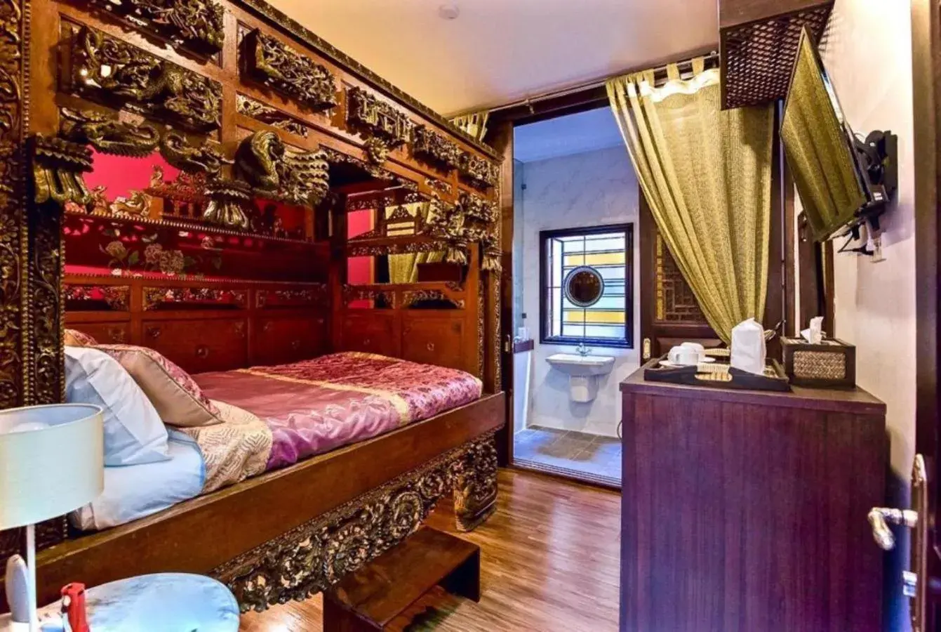 Photo of the whole room, Bed in สงขลาแต่แรก แอนทีค โฮเท็ล Songkhla Tae Raek Antique Hotel Photo of the whole room, Bed in สงขลาแต่แรก แอนทีค โฮเท็ล Songkhla Tae Raek Antique Hotel