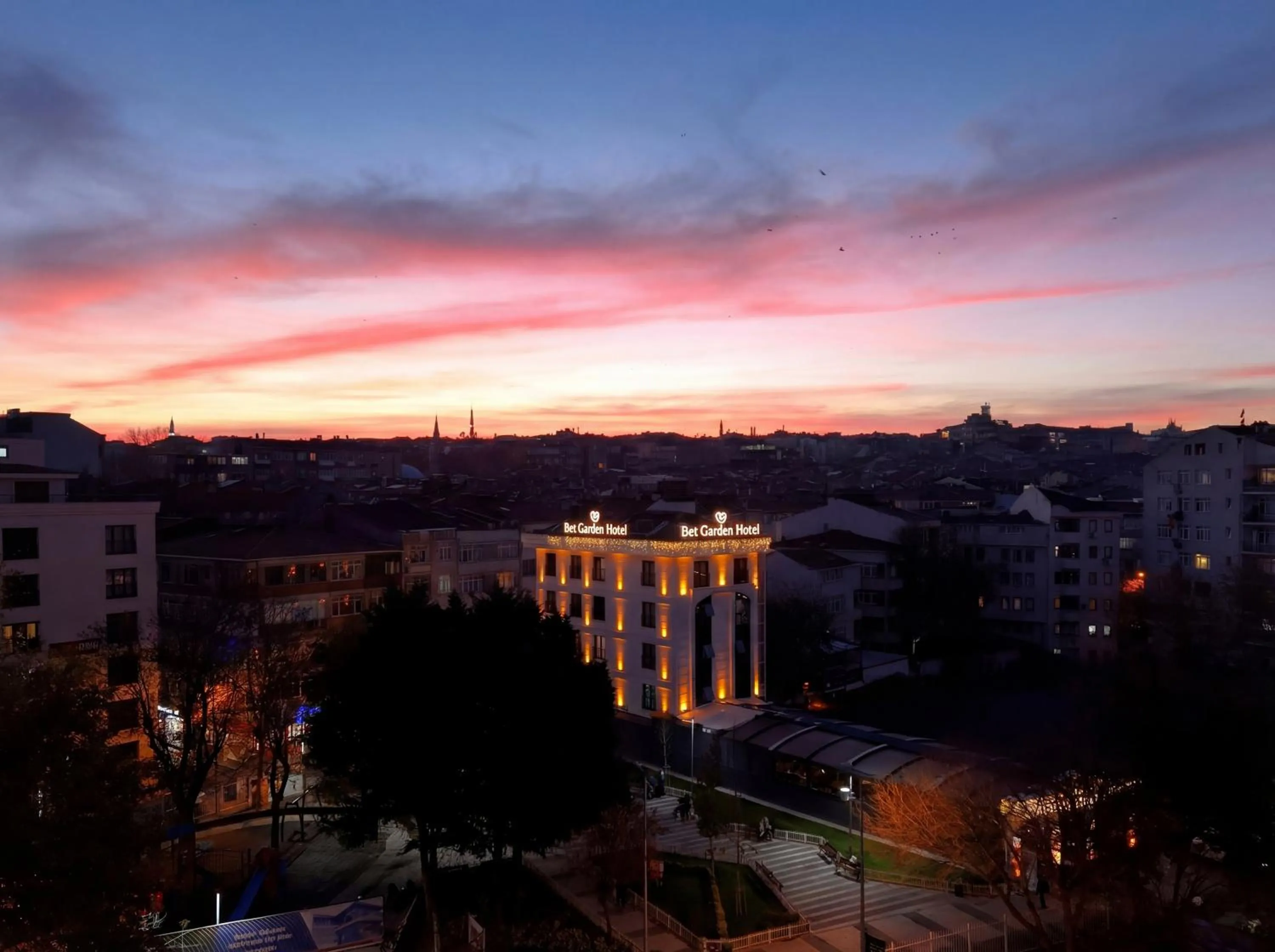 Property building in BEST GARDEN HOTEL