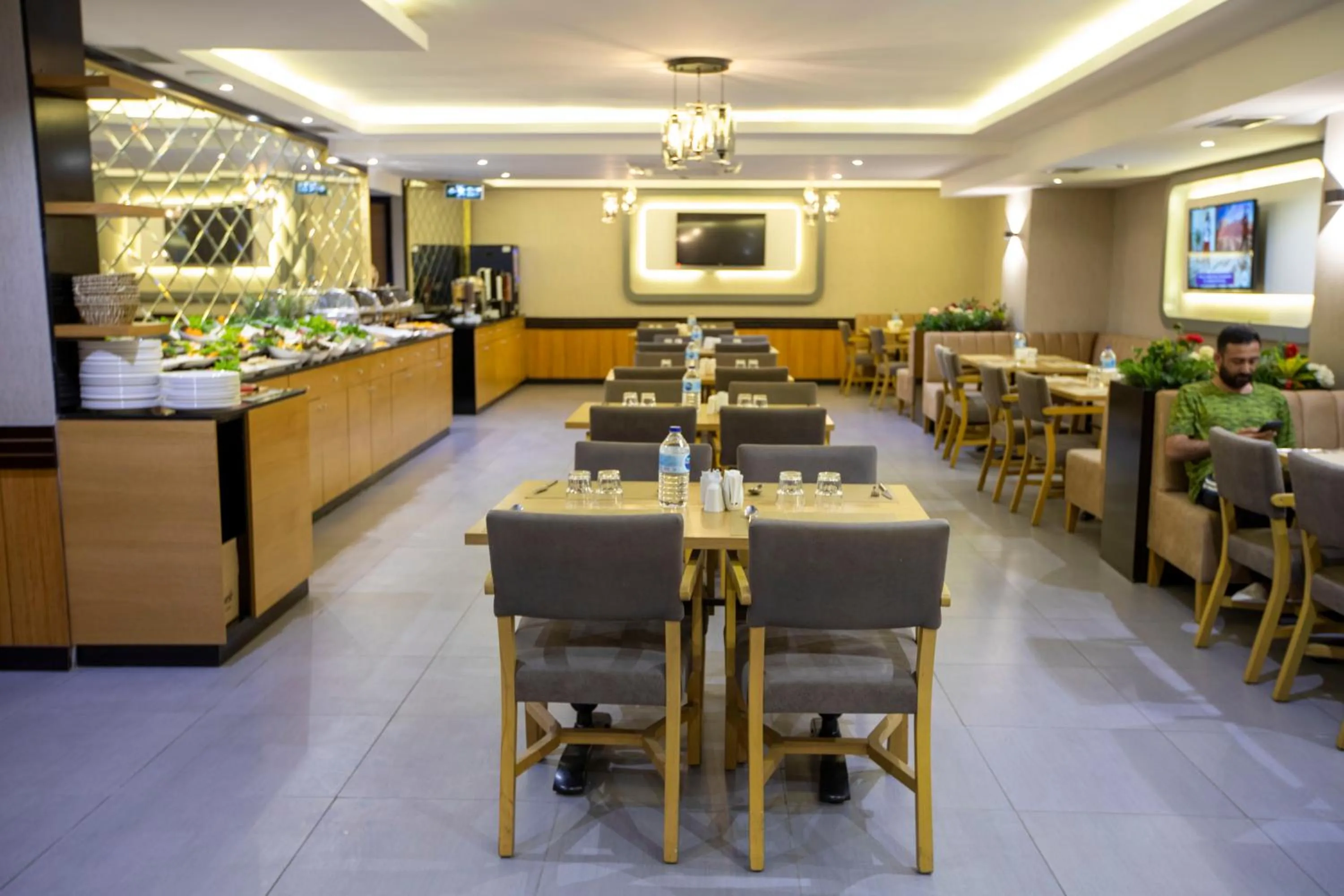 Restaurant/places to eat in BEST GARDEN HOTEL