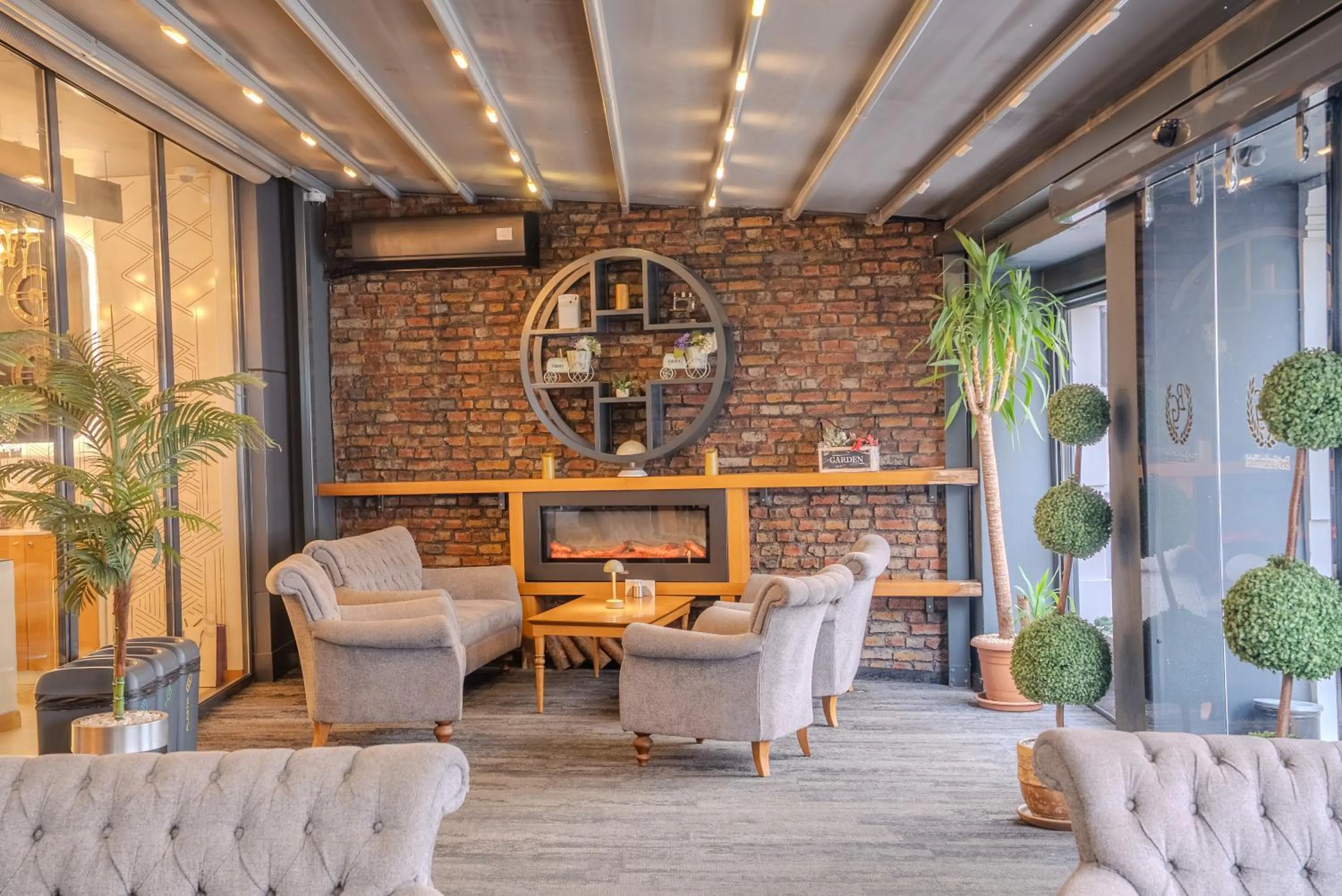 Seating area in BEST GARDEN HOTEL