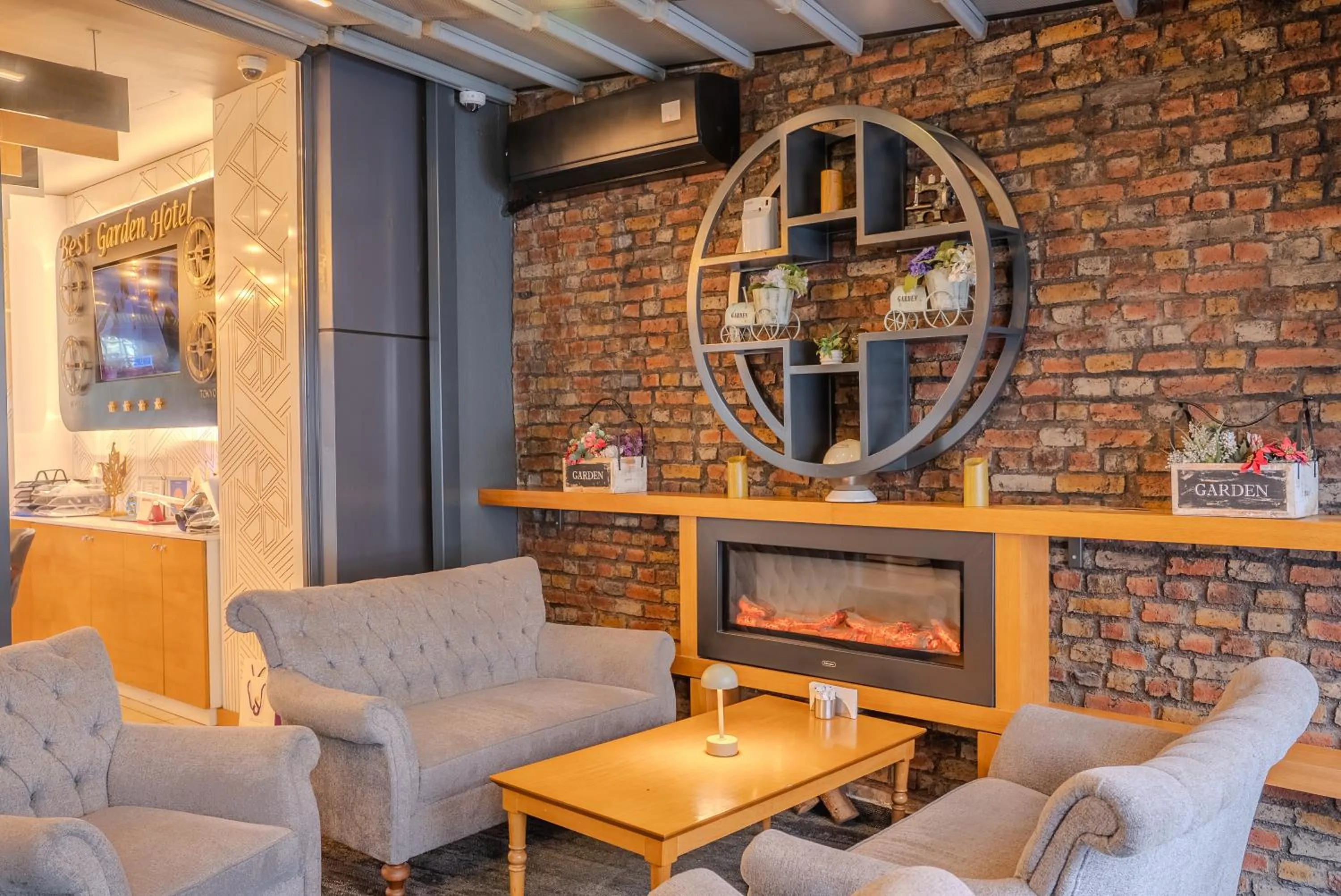 Seating area in BEST GARDEN HOTEL