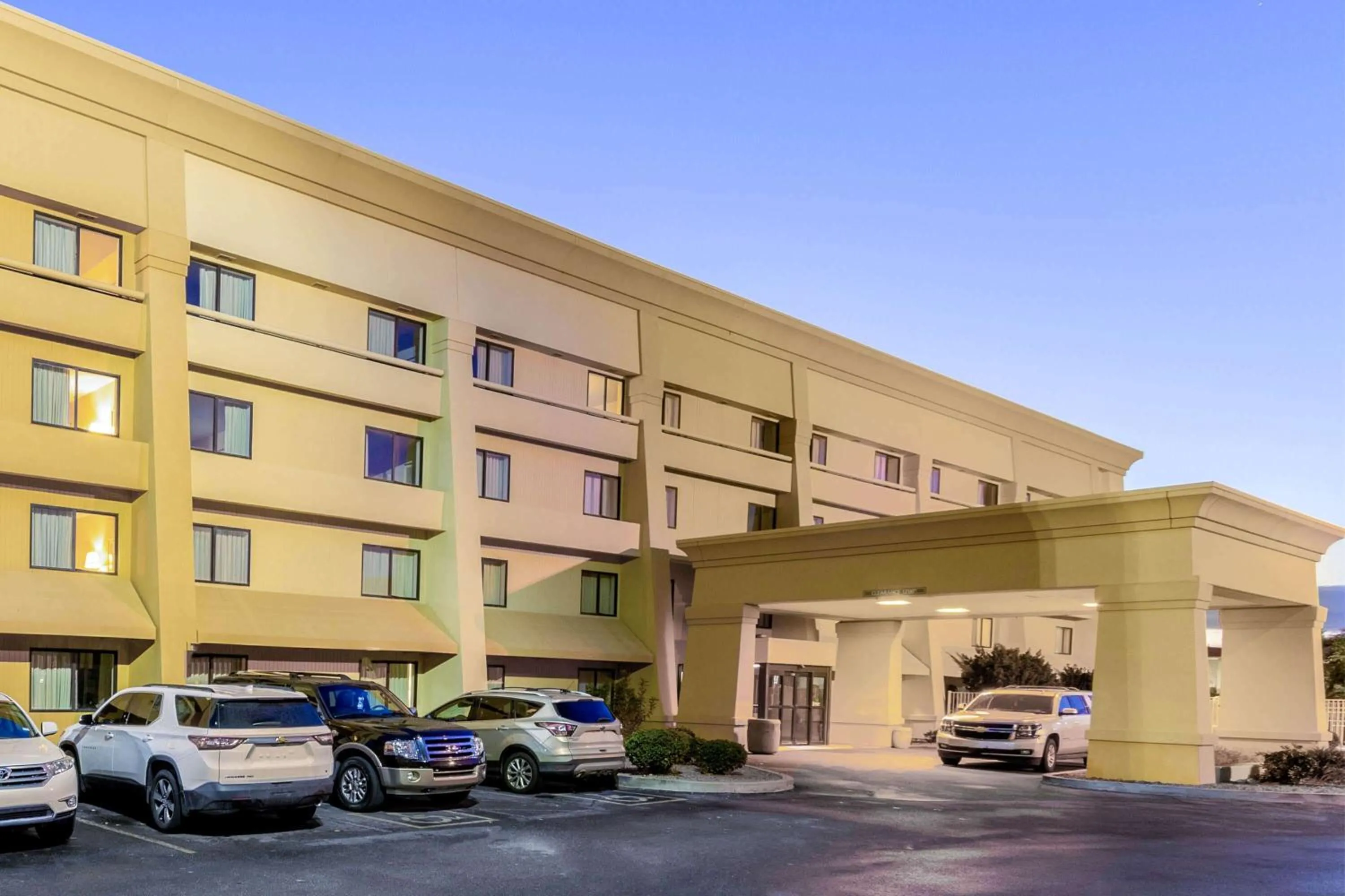 Property building in La Quinta Inn & Suites by Wyndham Las Cruces Organ Mountain