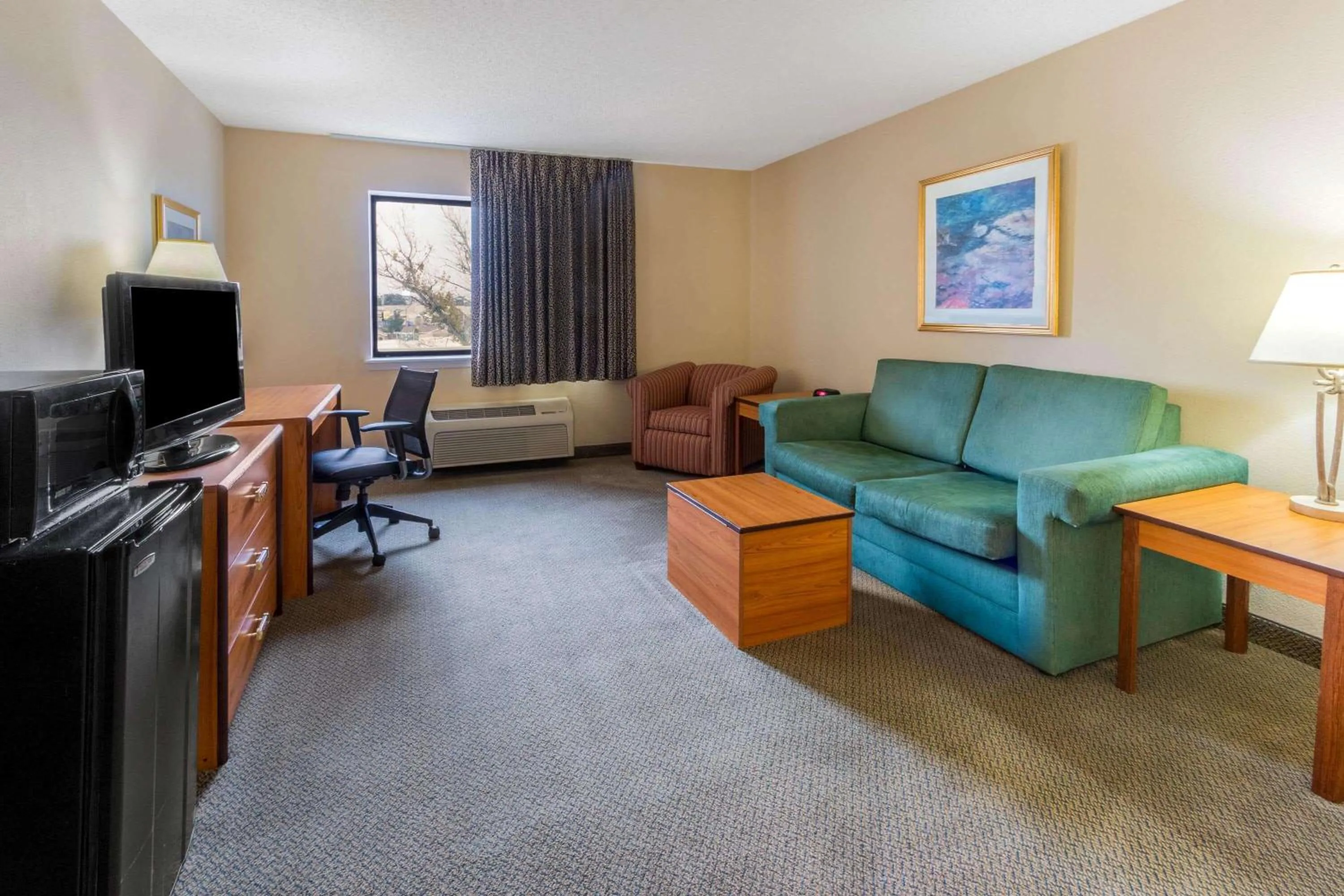 Photo of the whole room in La Quinta Inn & Suites by Wyndham Las Cruces Organ Mountain