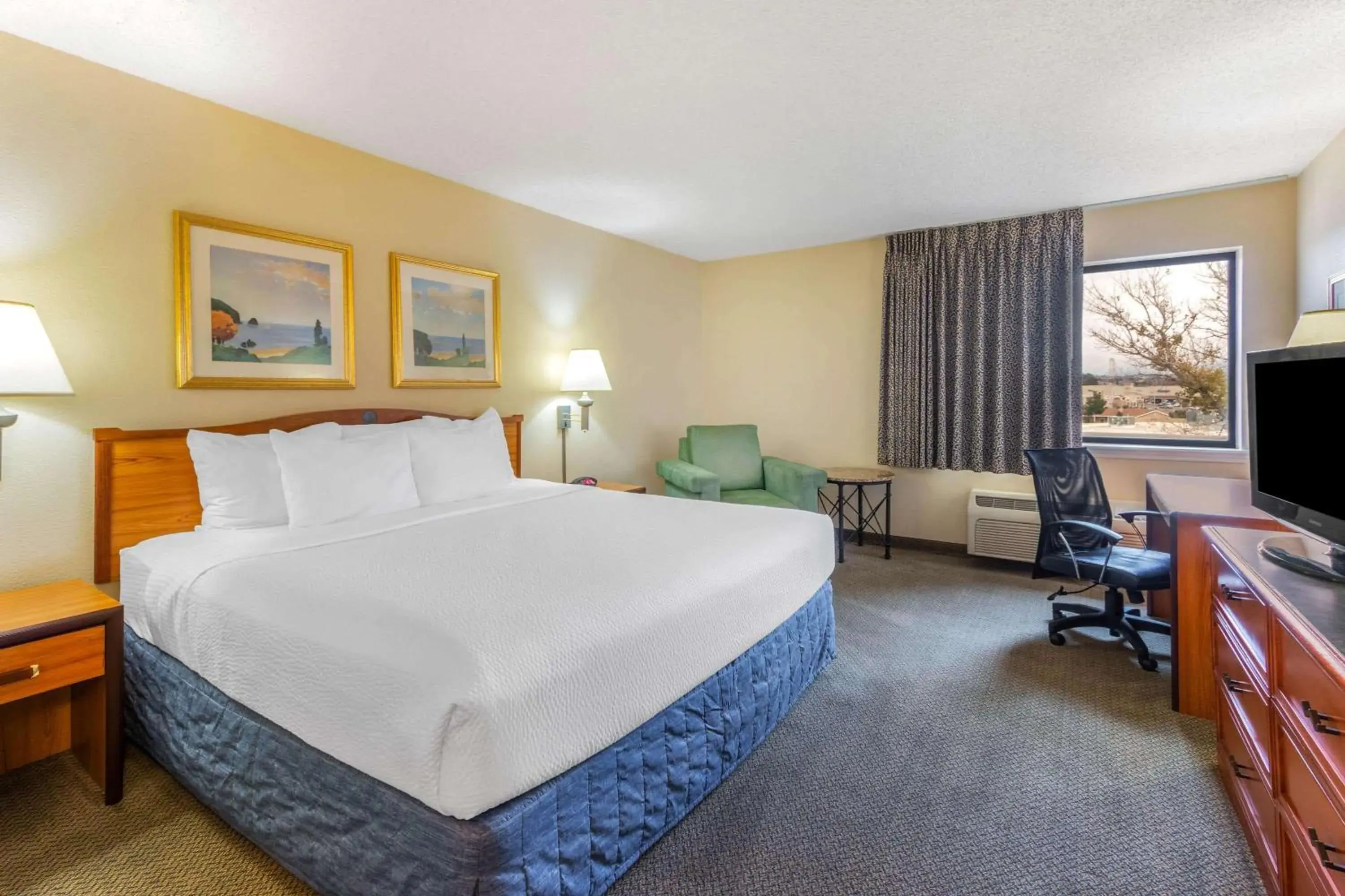 King Suite in La Quinta Inn & Suites by Wyndham Las Cruces Organ Mountain King Suite in La Quinta Inn & Suites by Wyndham Las Cruces Organ Mountain