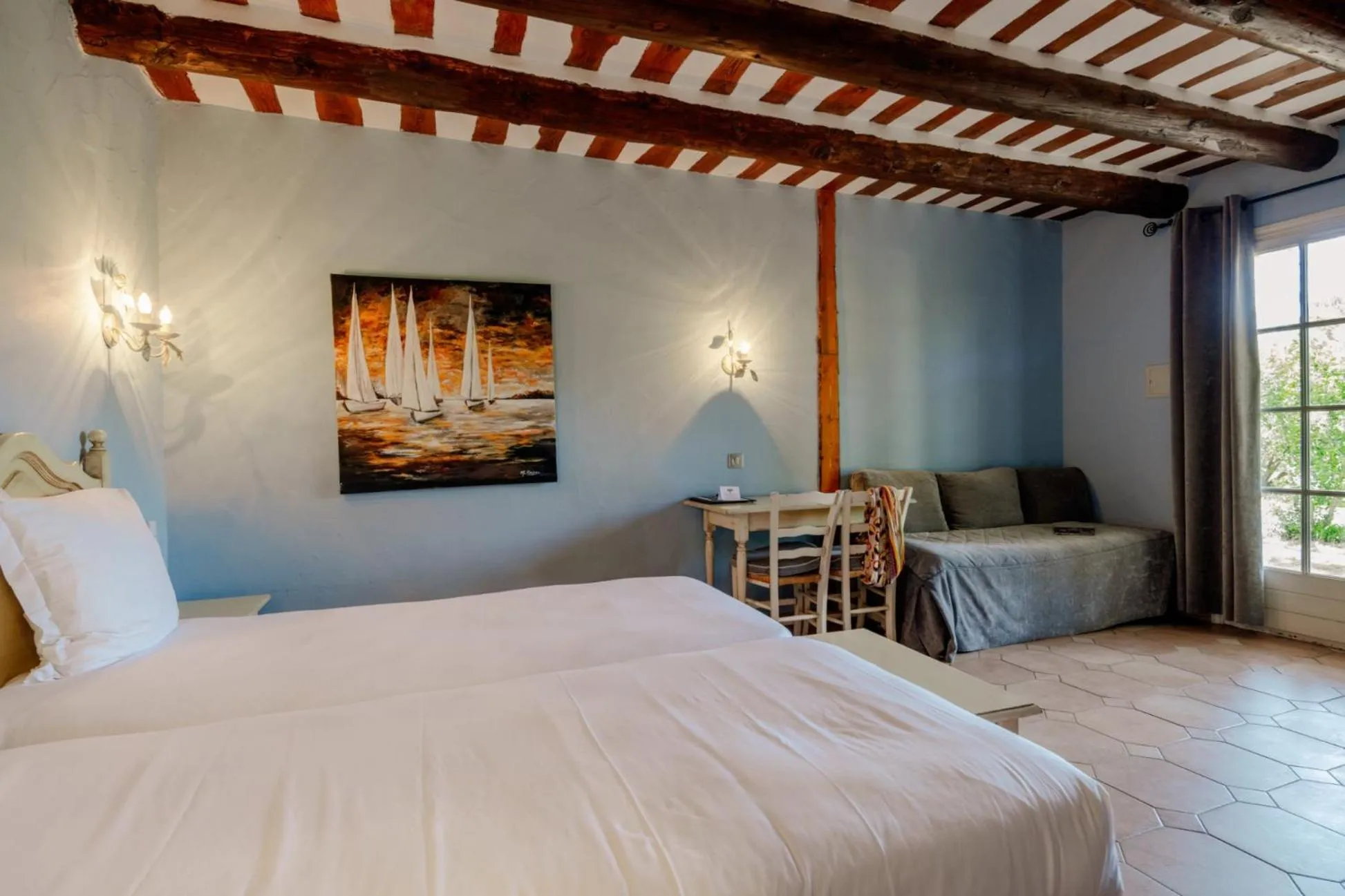 Photo of the whole room, Bed in Le Mas Des Sables