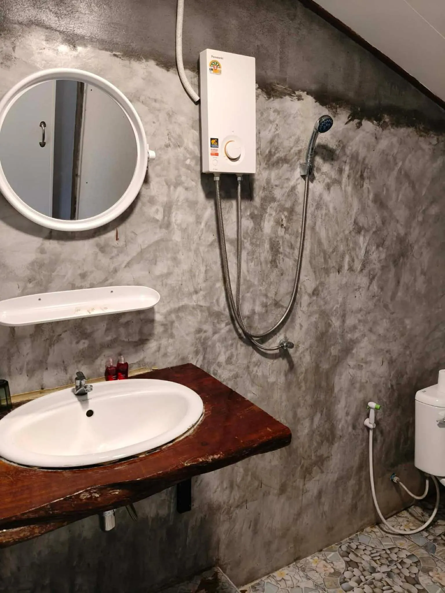 Shower in Khao Sok Nung House