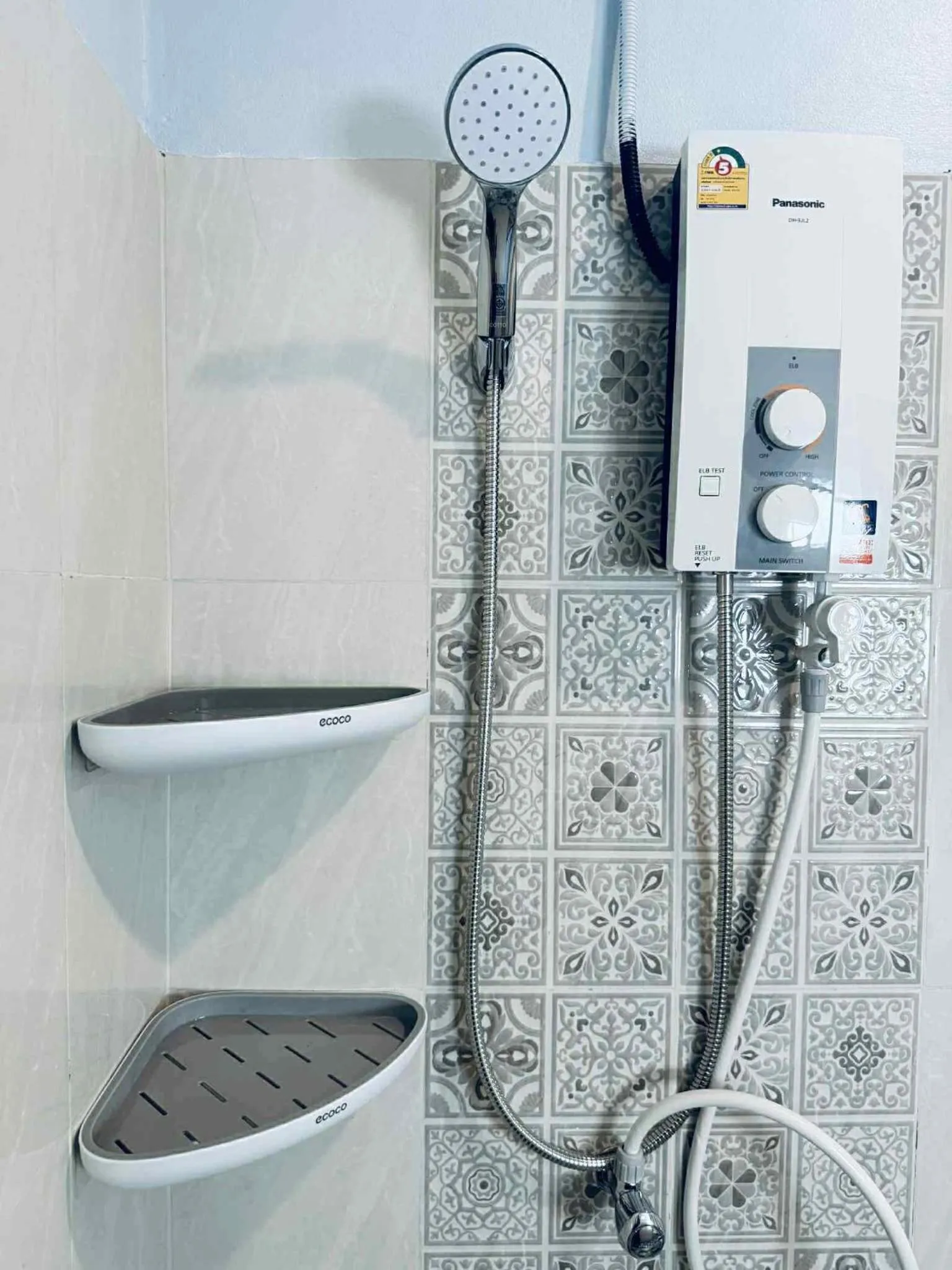 Shower in Khao Sok Nung House