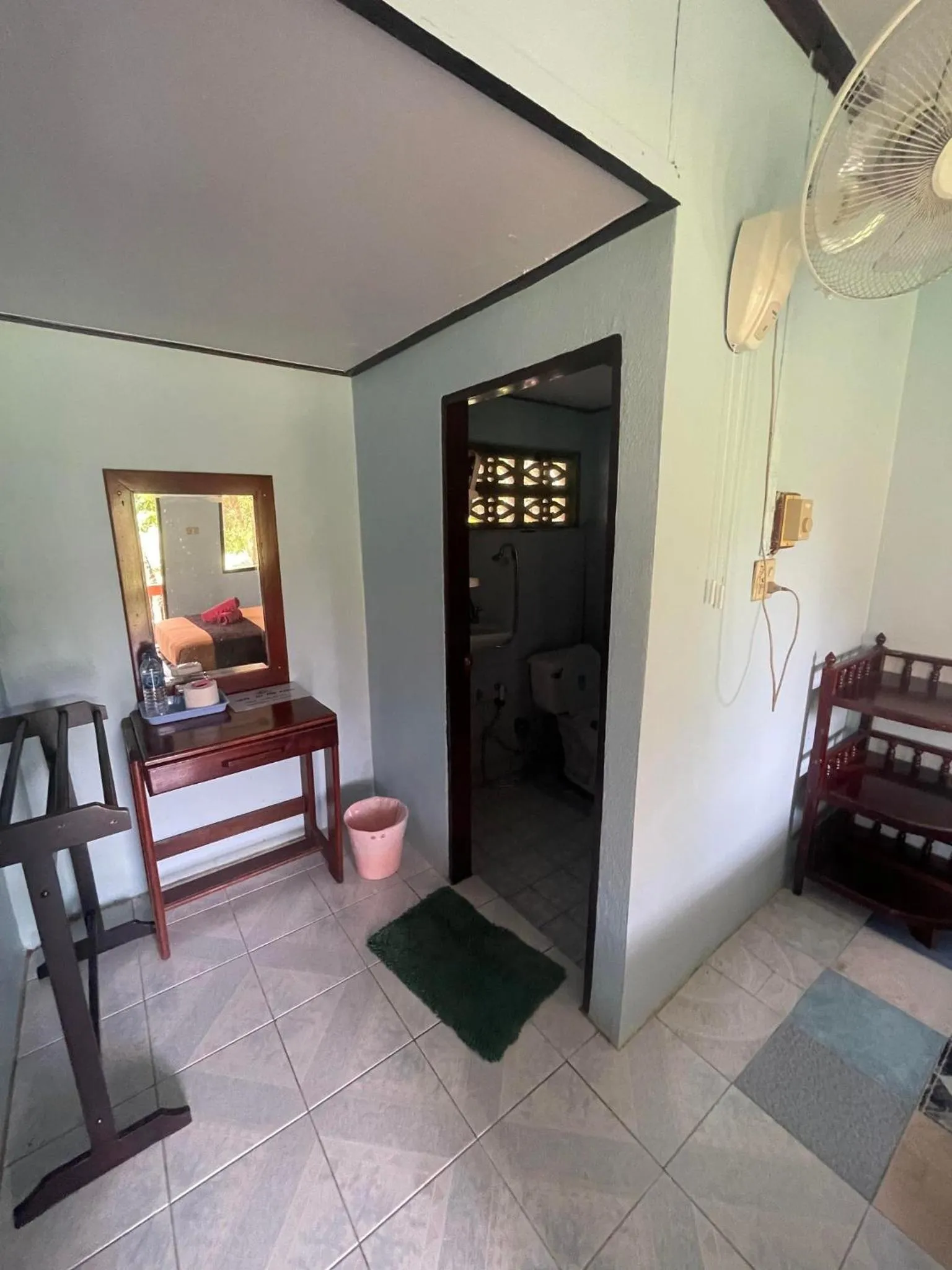 Photo of the whole room in Khao Sok Nung House