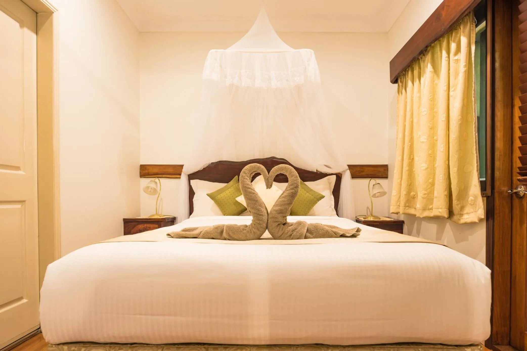 Bedroom, Bed in Lillypilly's Cottages & Day Spa