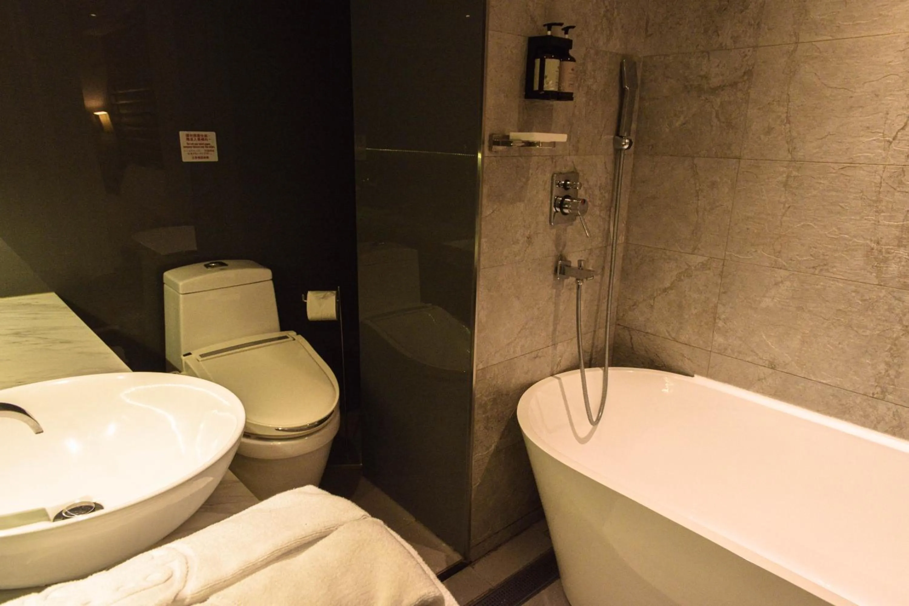 新麗旅店 Newful Hotel