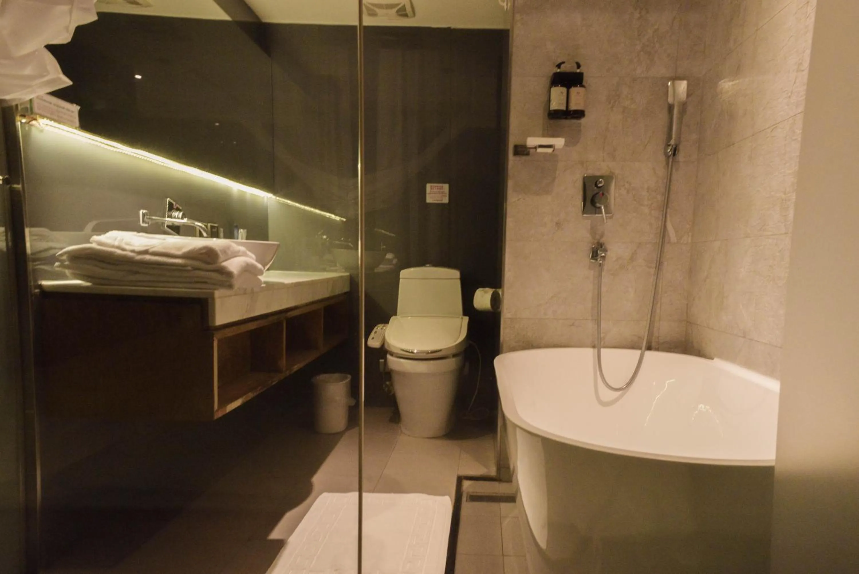 新麗旅店 Newful Hotel