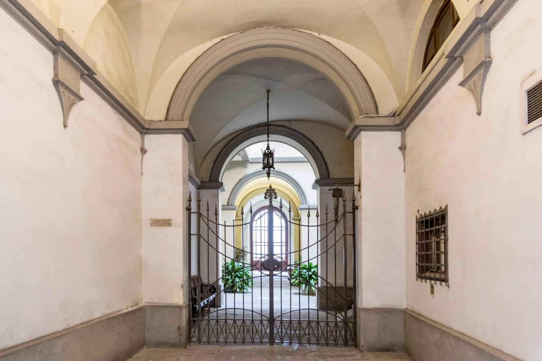 Facade/entrance in B&B Stupido Hotel