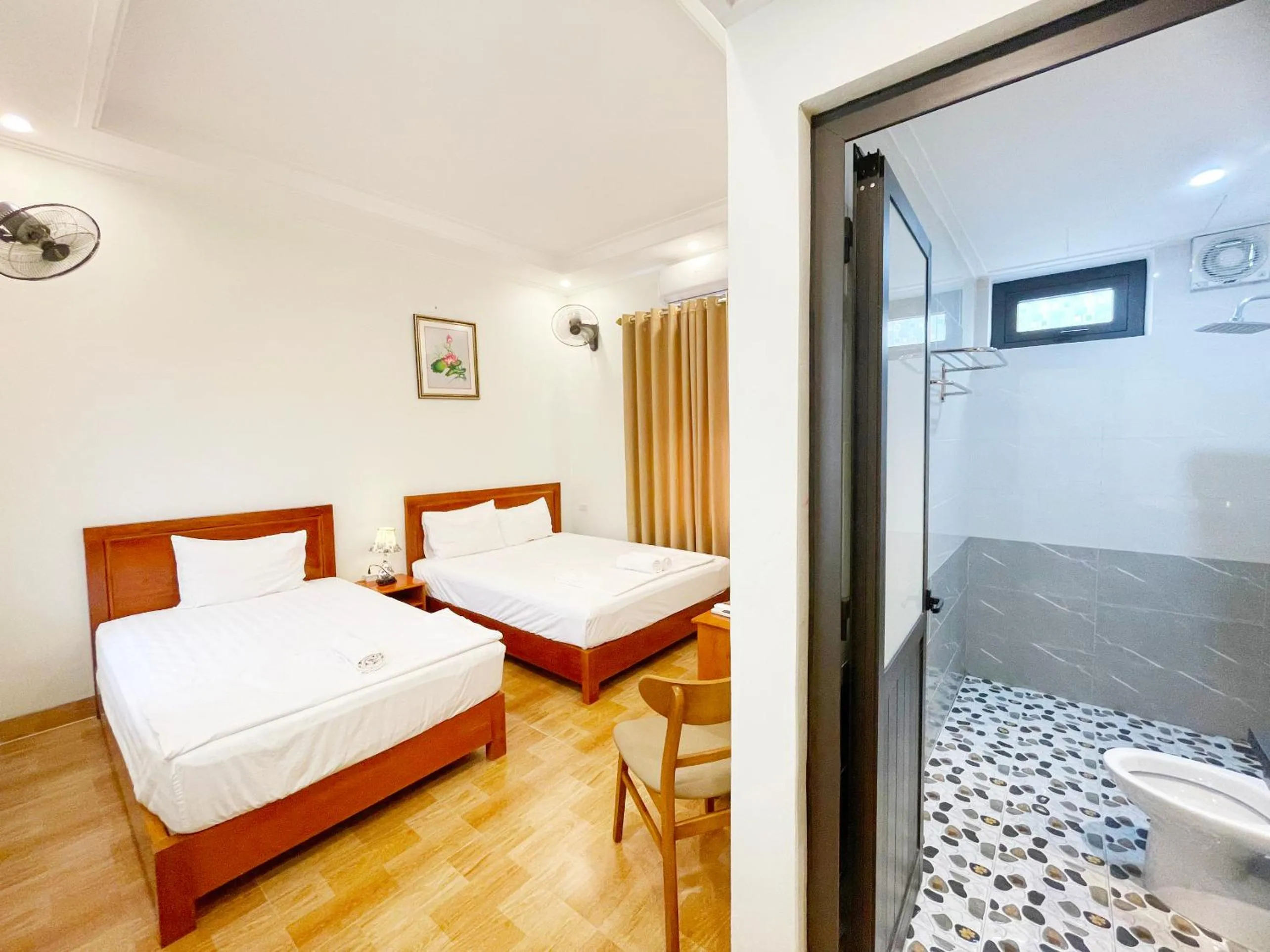 Shower, Bed in Tam Coc Golden Sky Homestay