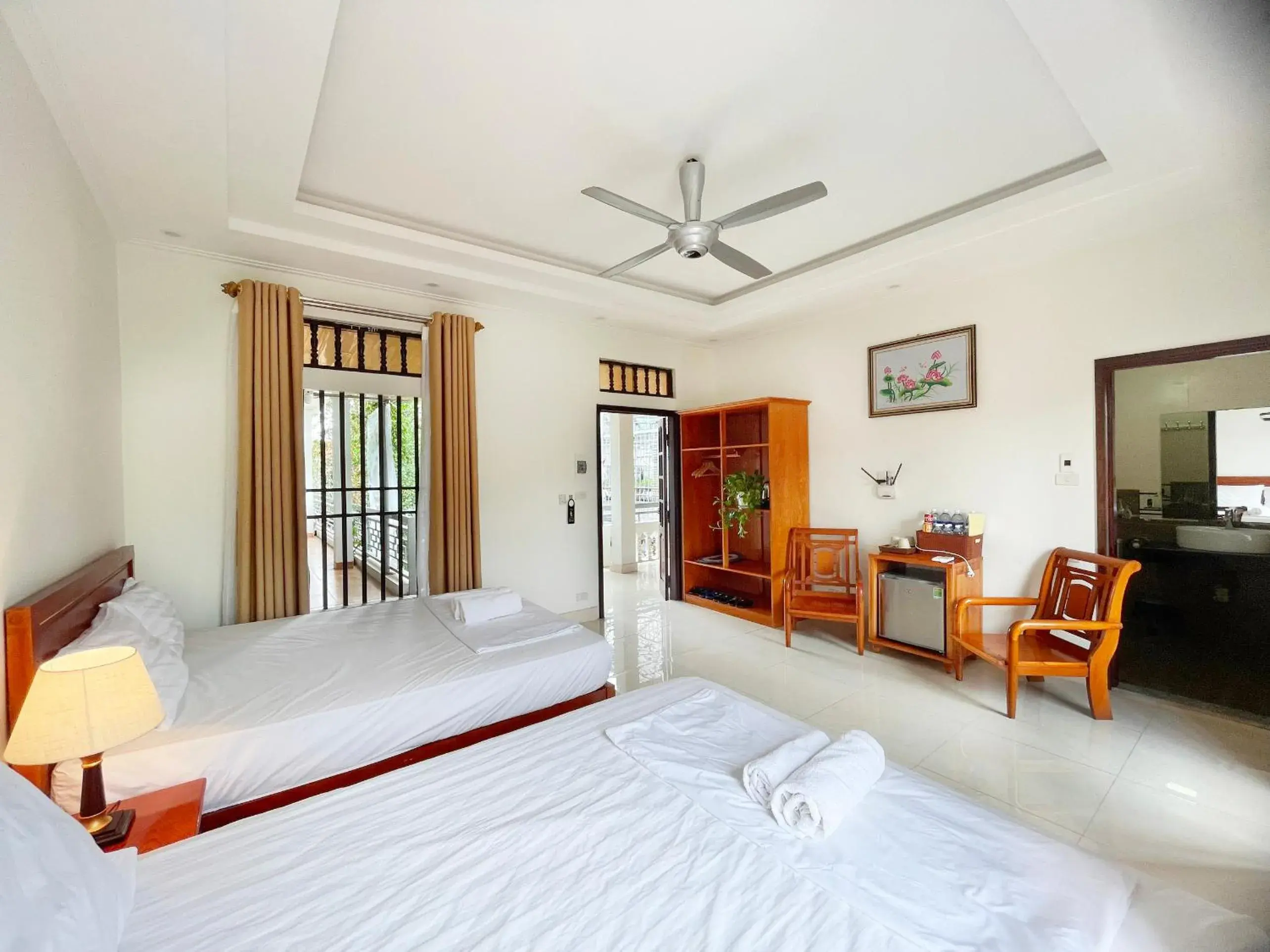 Quadruple Room with Mountain View in Tam Coc Golden Sky Homestay Quadruple Room with Mountain View in Tam Coc Golden Sky Homestay