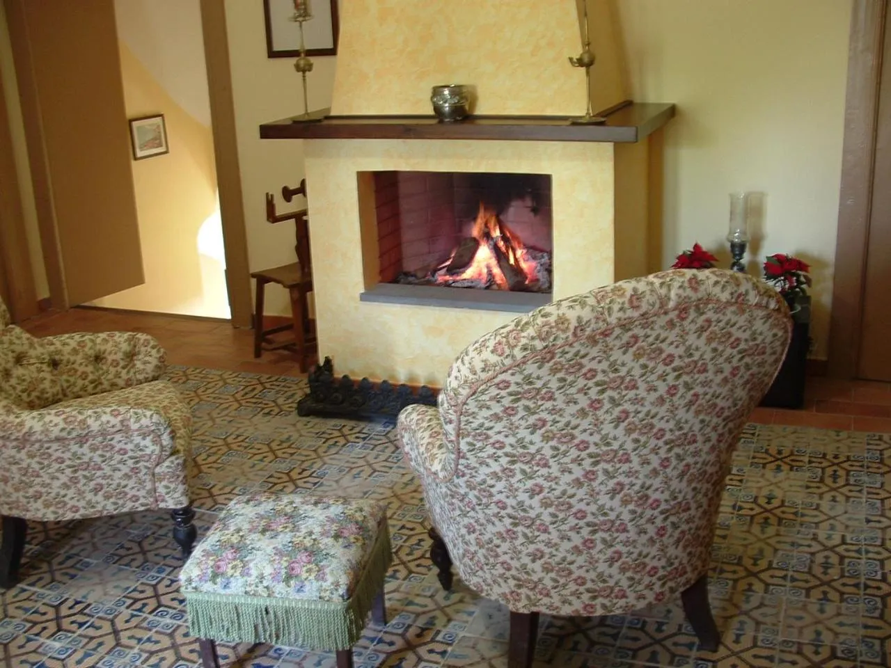 Communal lounge/ TV room in Villa Trigona