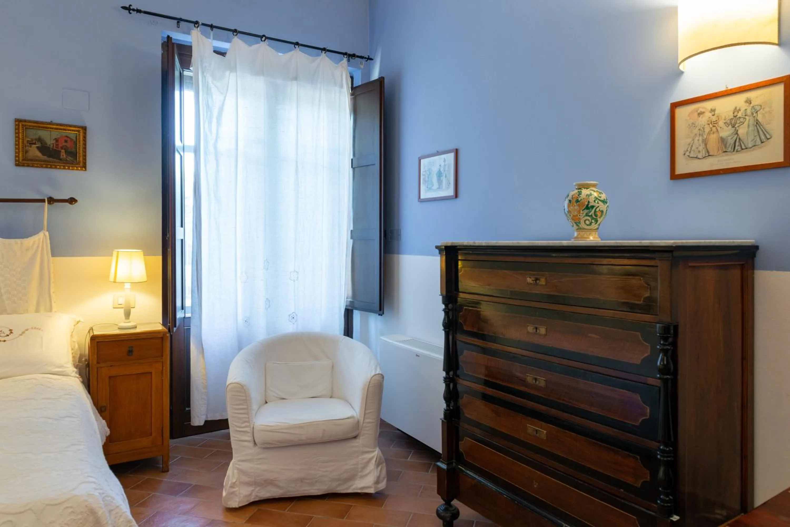 Living room, Bed in Villa Trigona