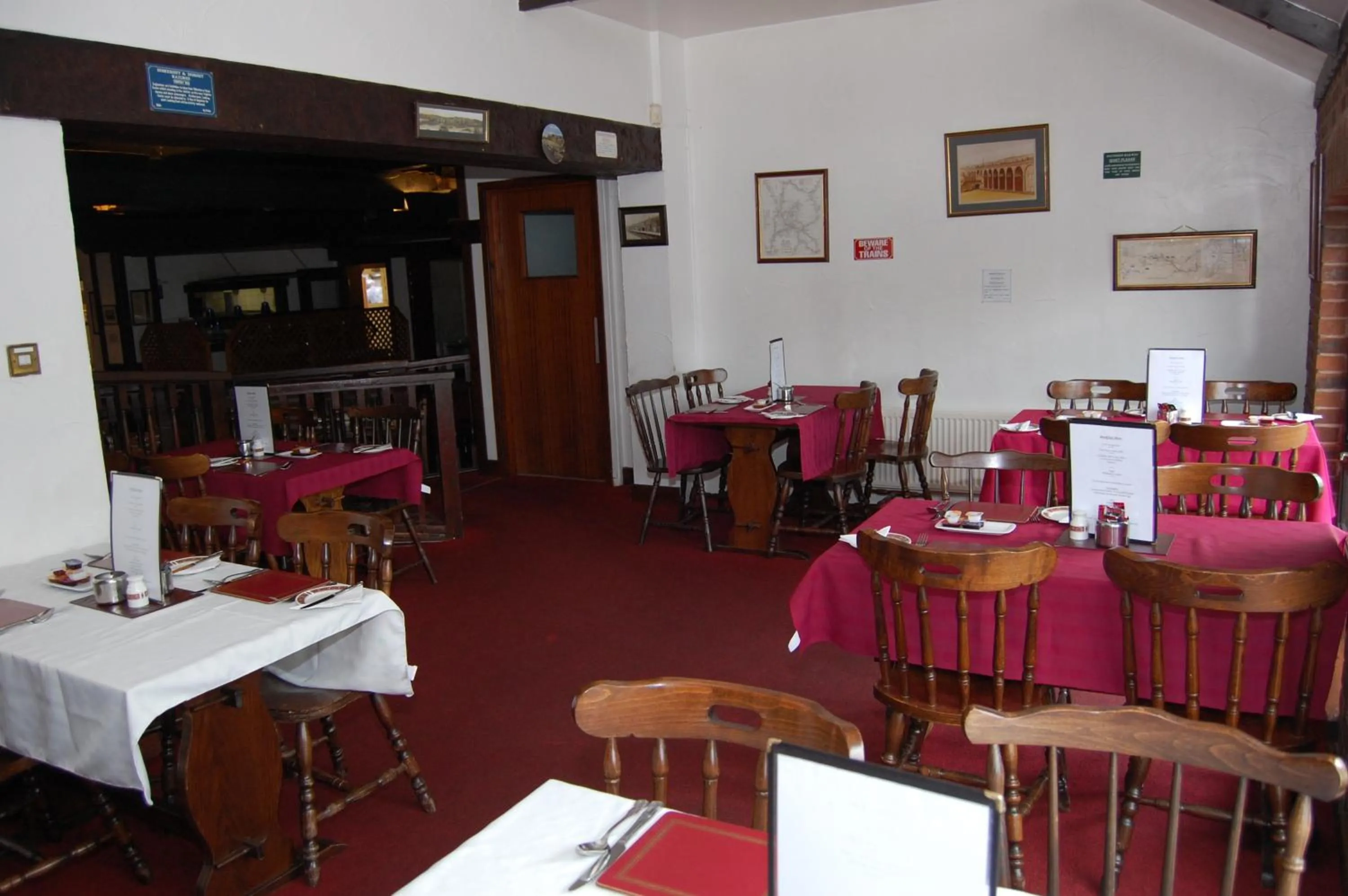 Restaurant/places to eat in Hogs Head Hotel