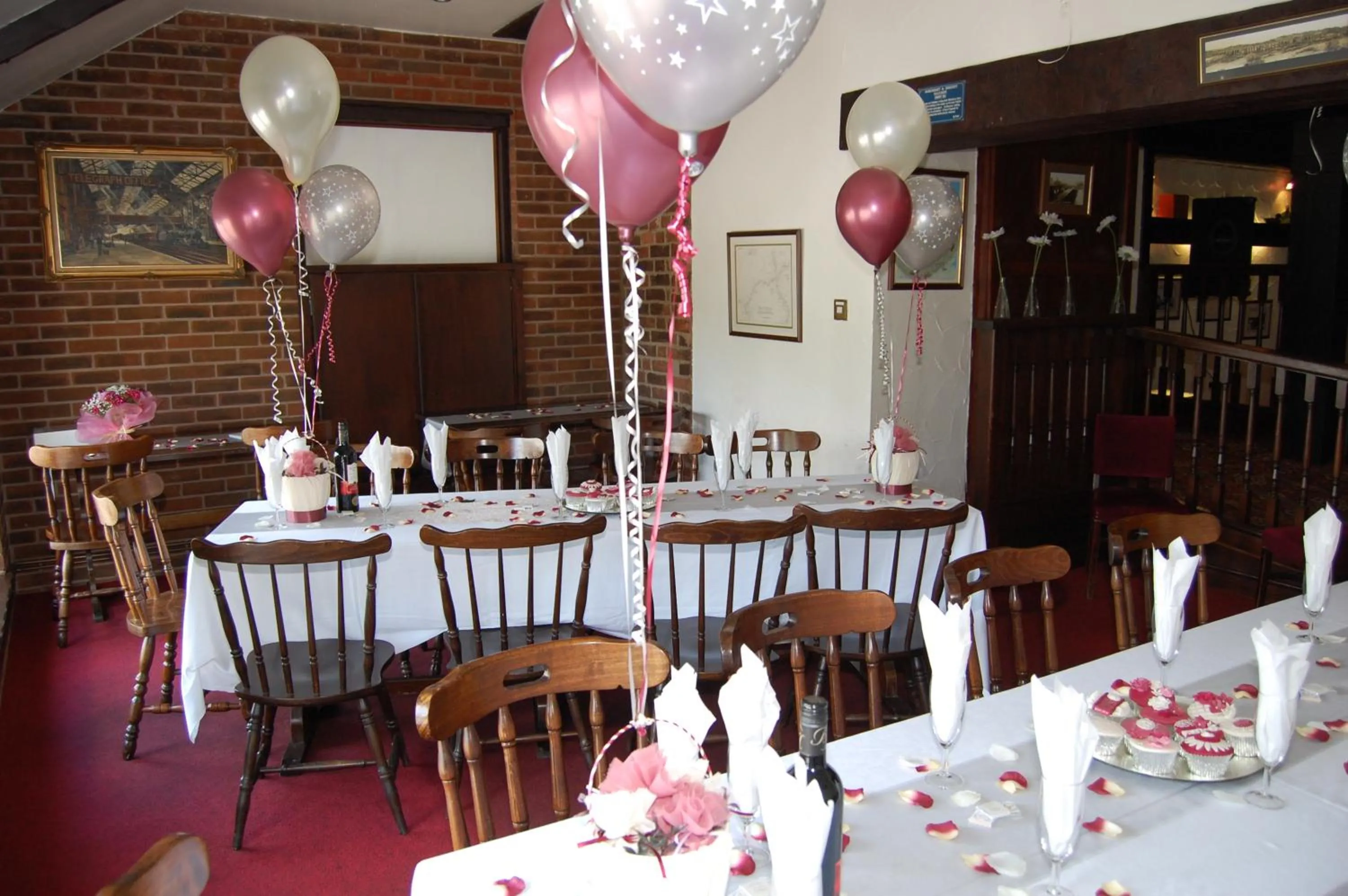 Restaurant/places to eat in Hogs Head Hotel