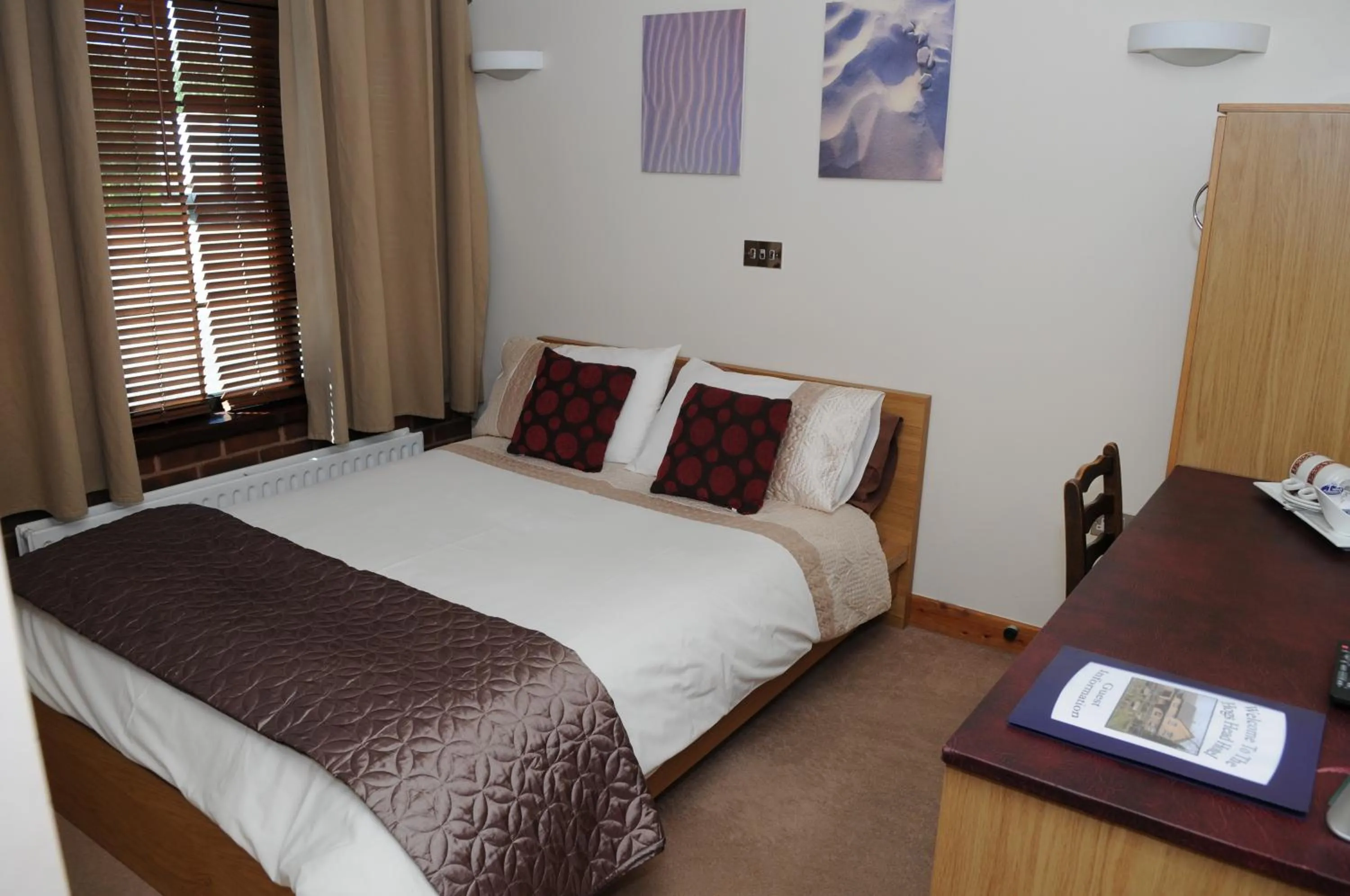 Bed in Hogs Head Hotel