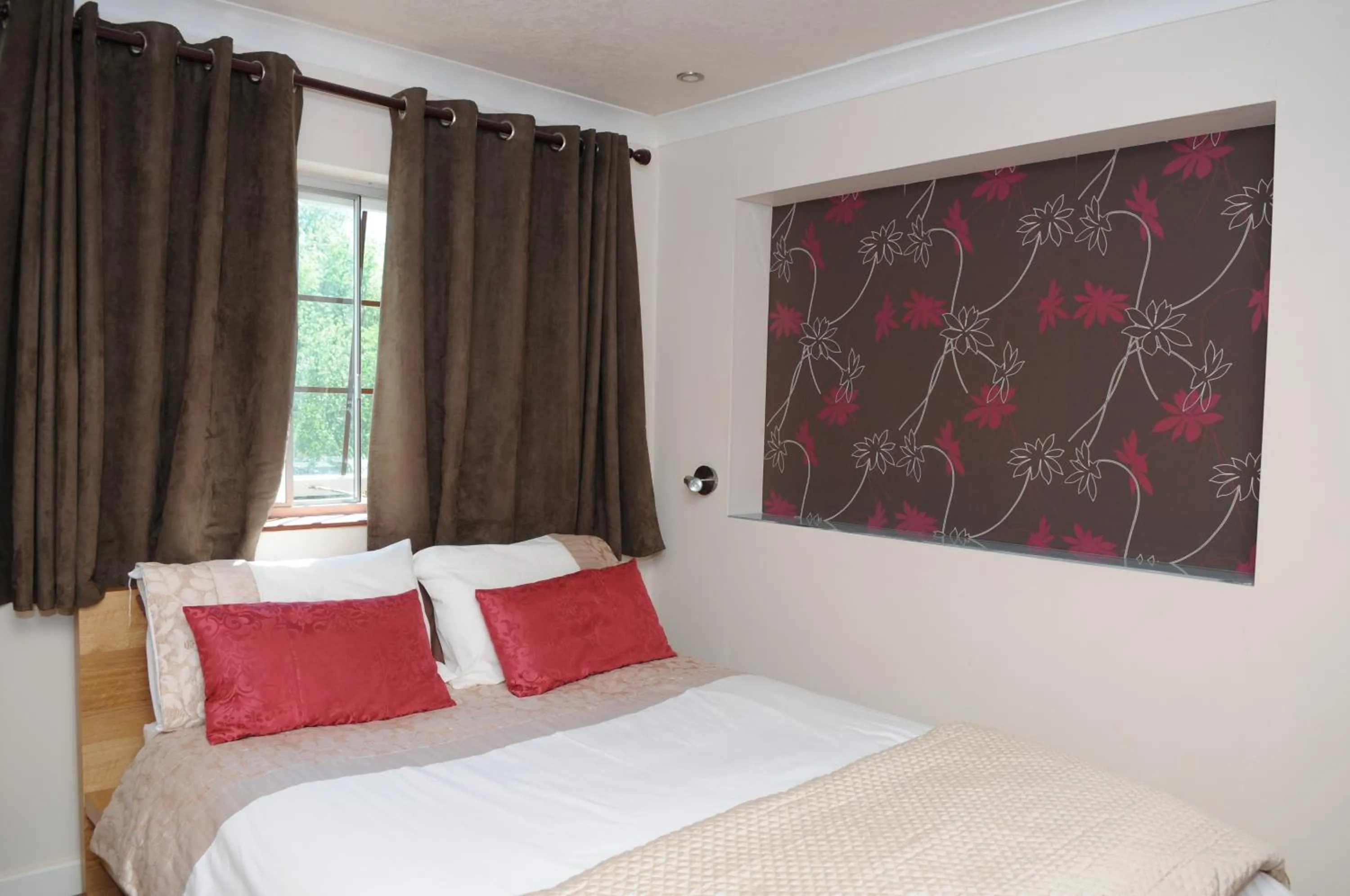 Bed in Hogs Head Hotel