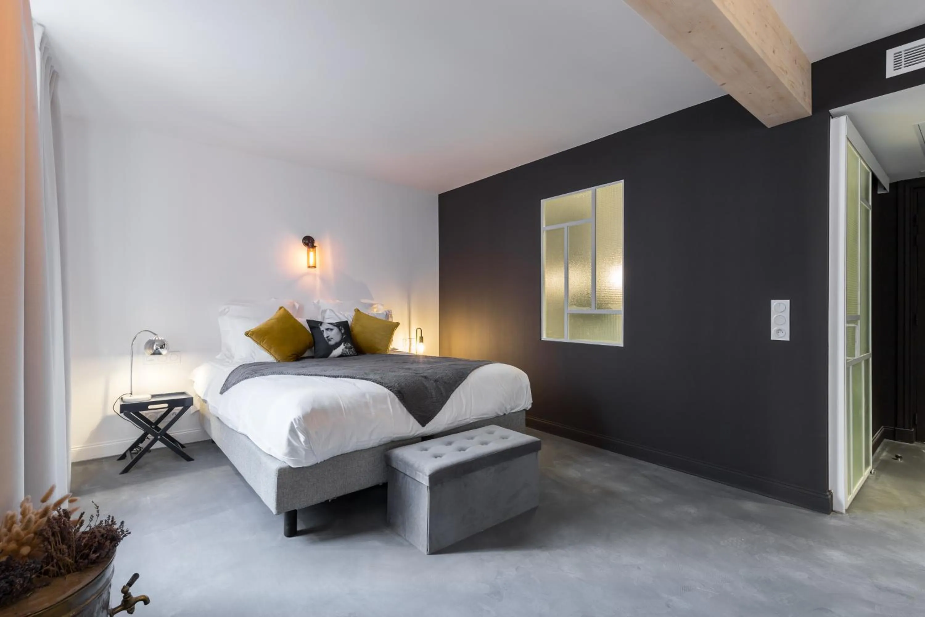 Bed in L'Abeille - Boutique Apartments