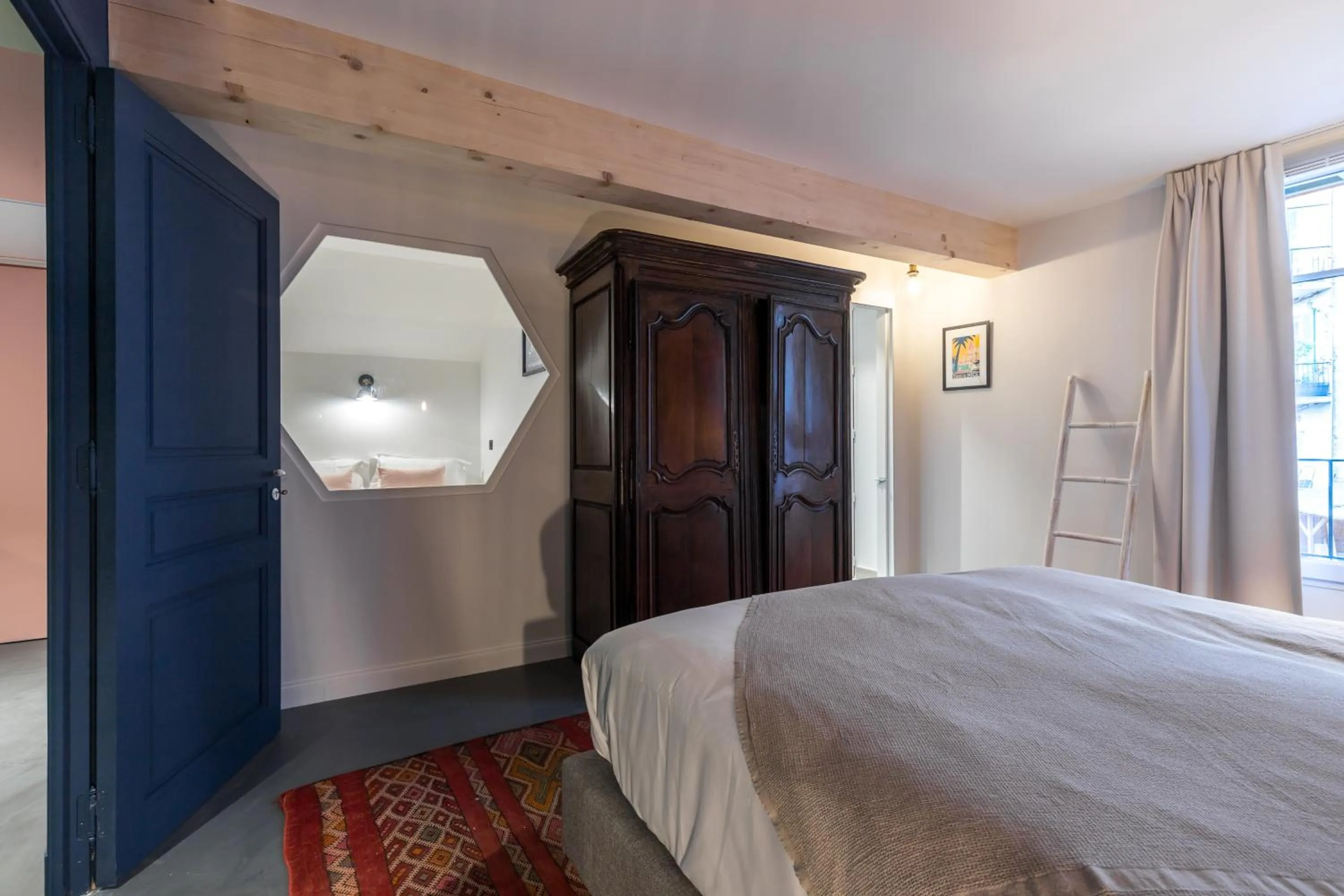 Bed in L'Abeille - Boutique Apartments