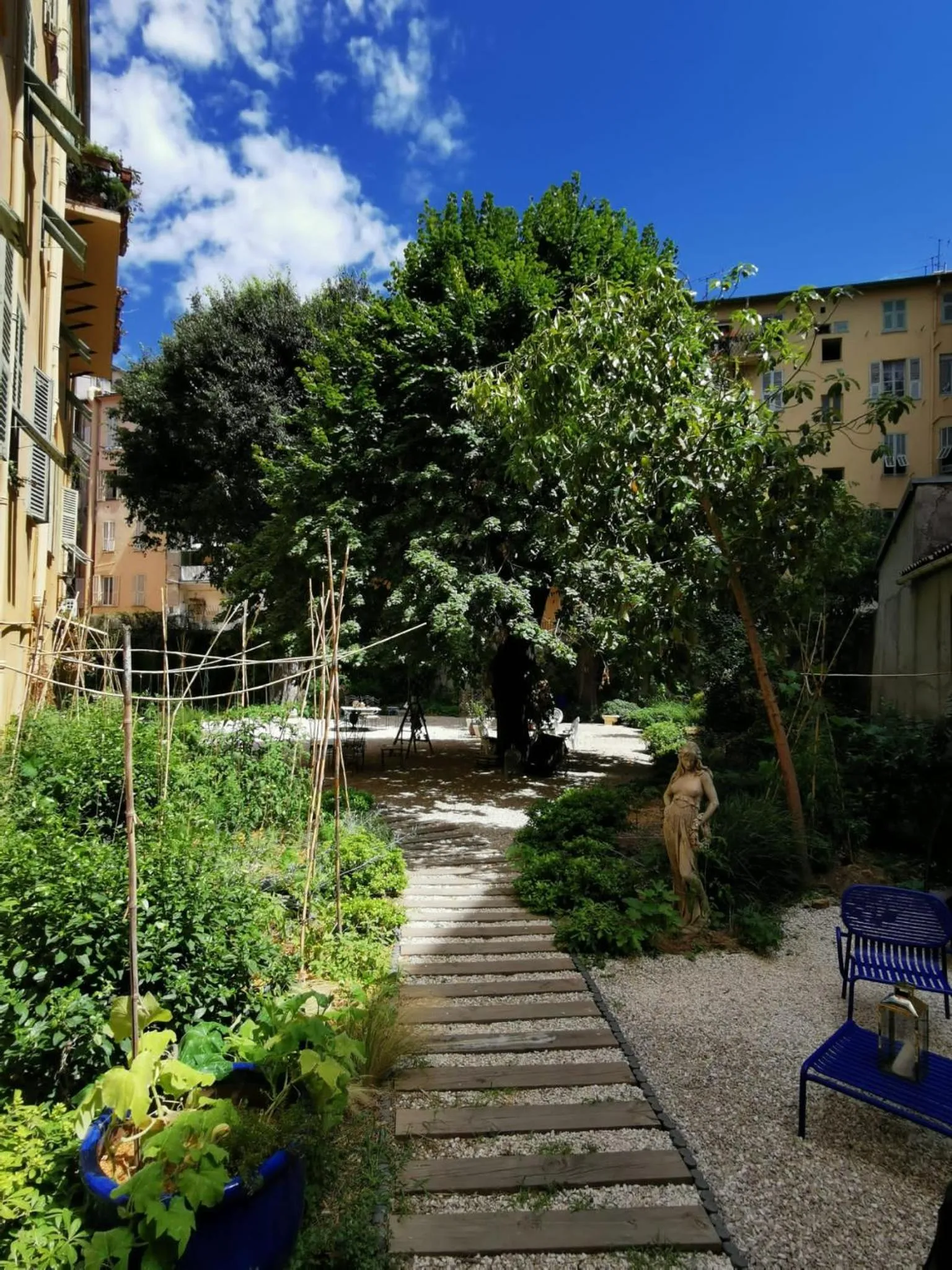 Garden in L'Abeille - Boutique Apartments