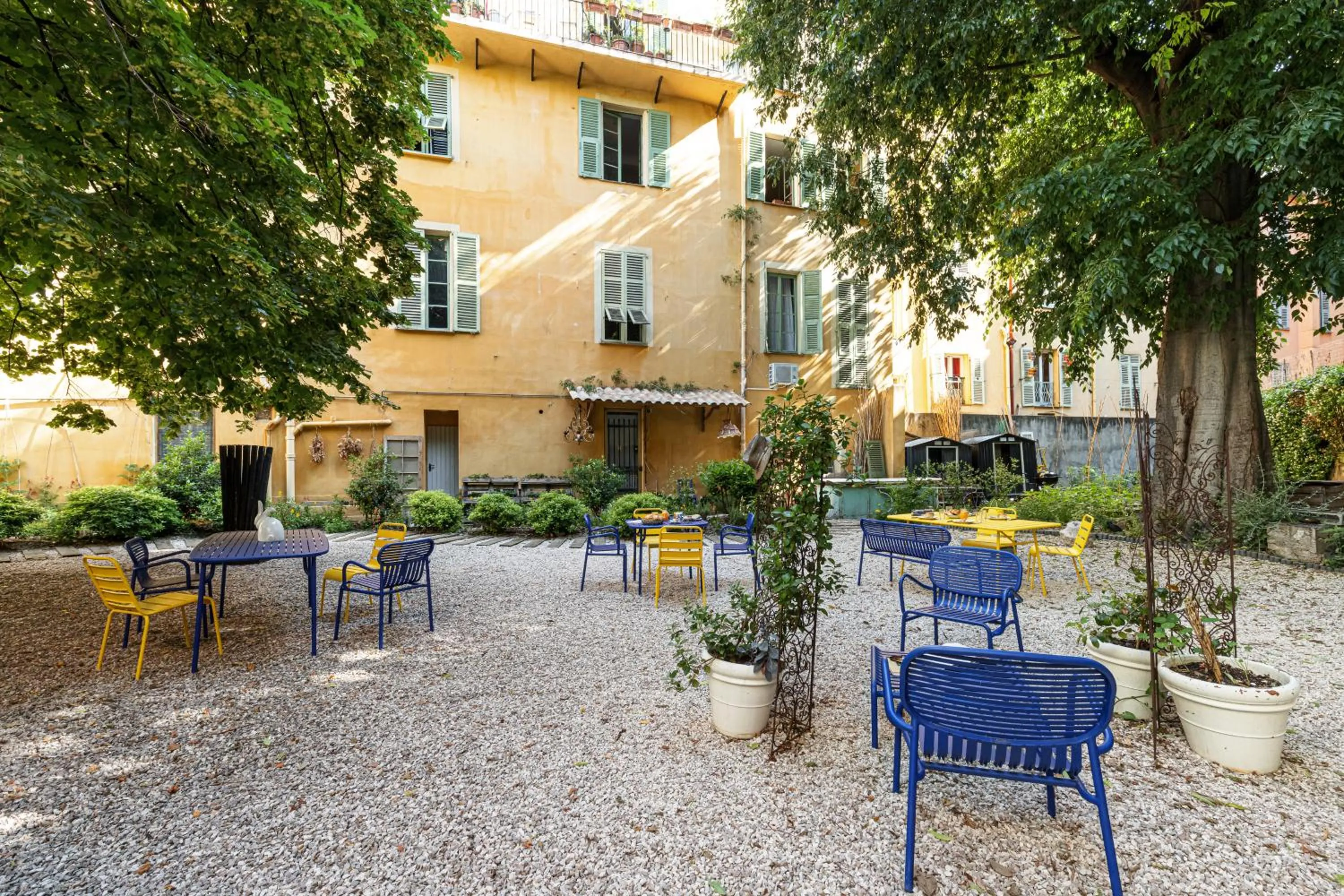 Garden in L'Abeille - Boutique Apartments