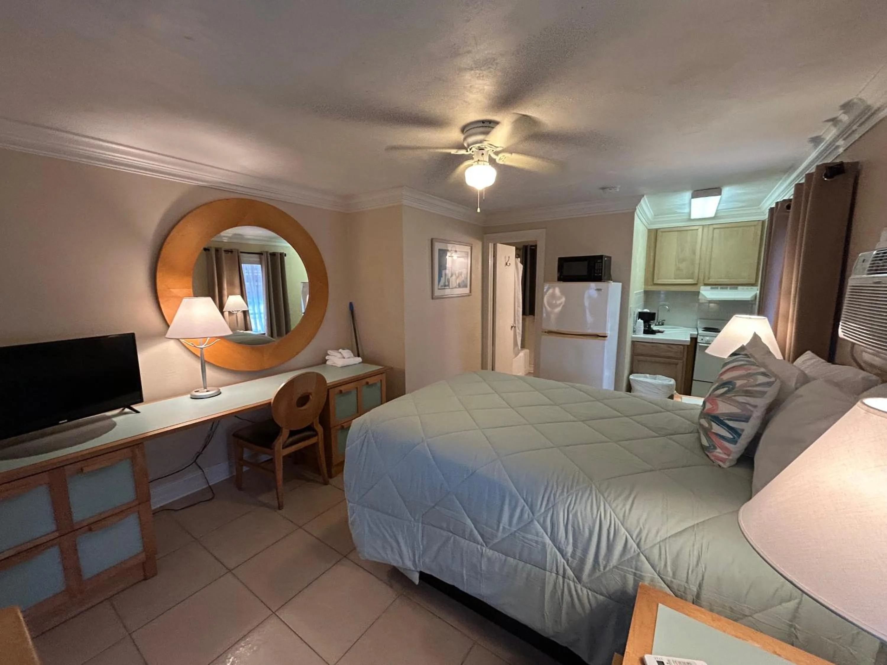 Bed in Sea Vista Motel