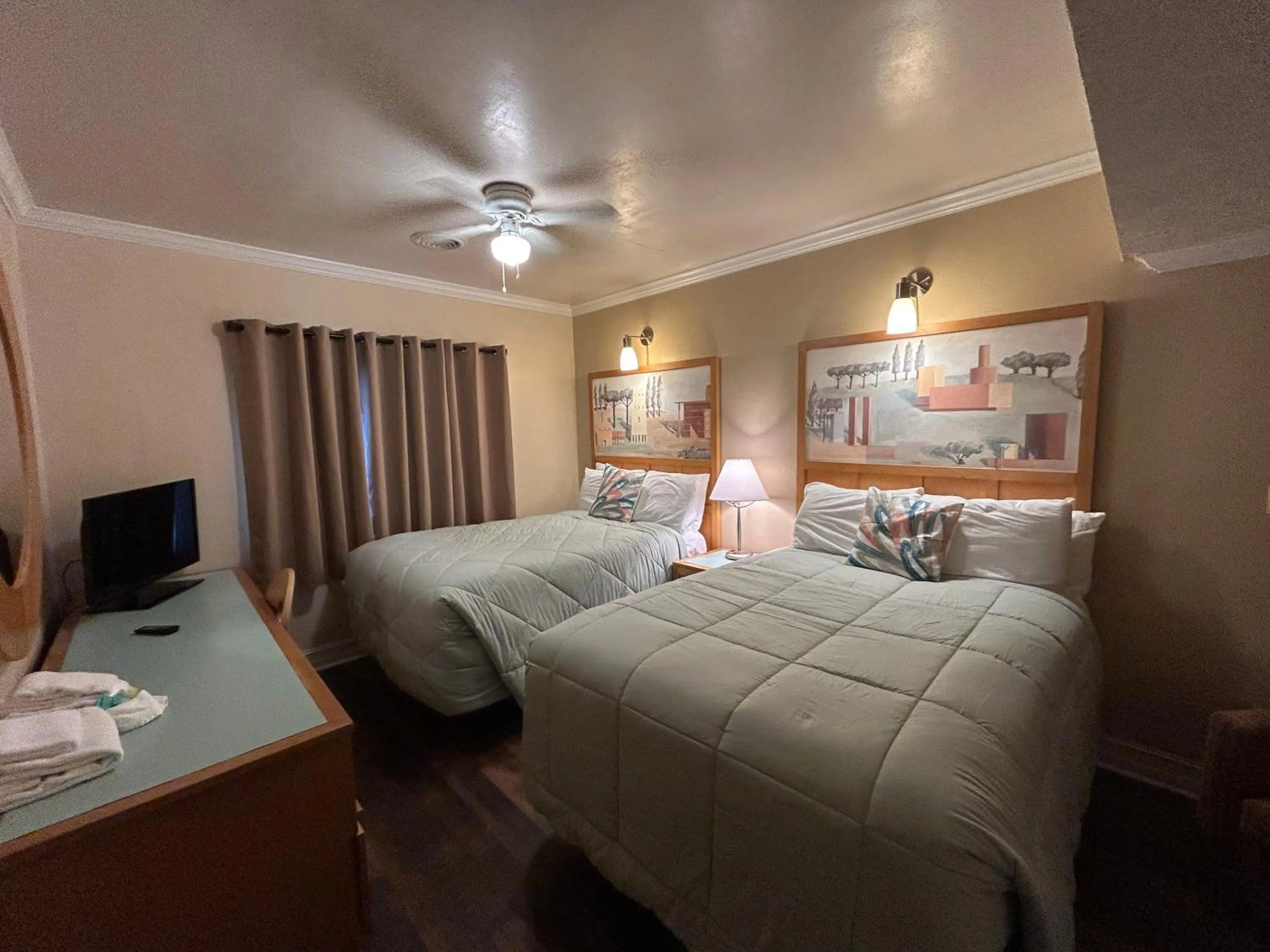 Bed in Sea Vista Motel