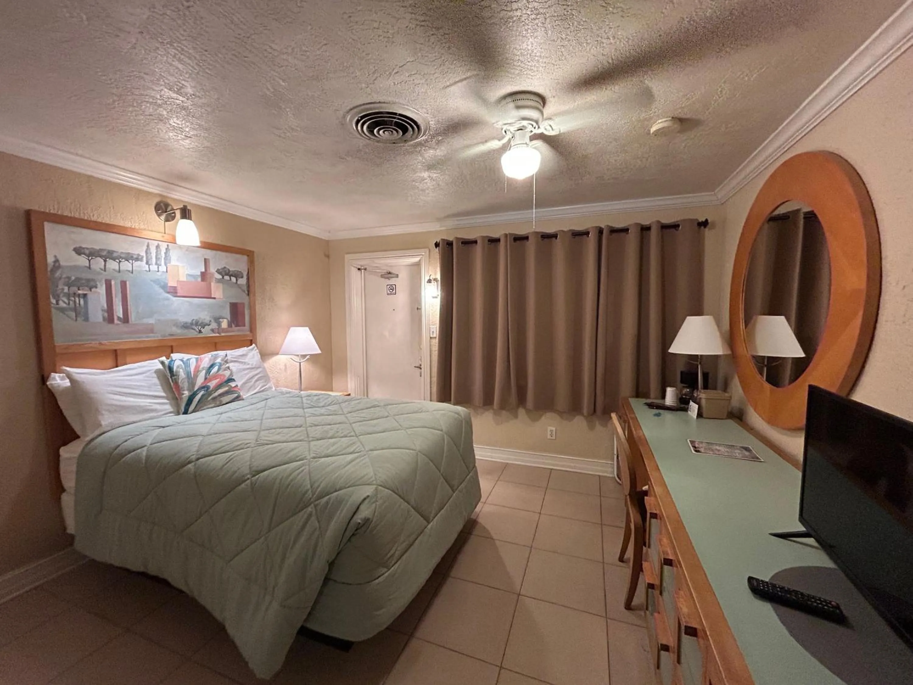 Bed in Sea Vista Motel