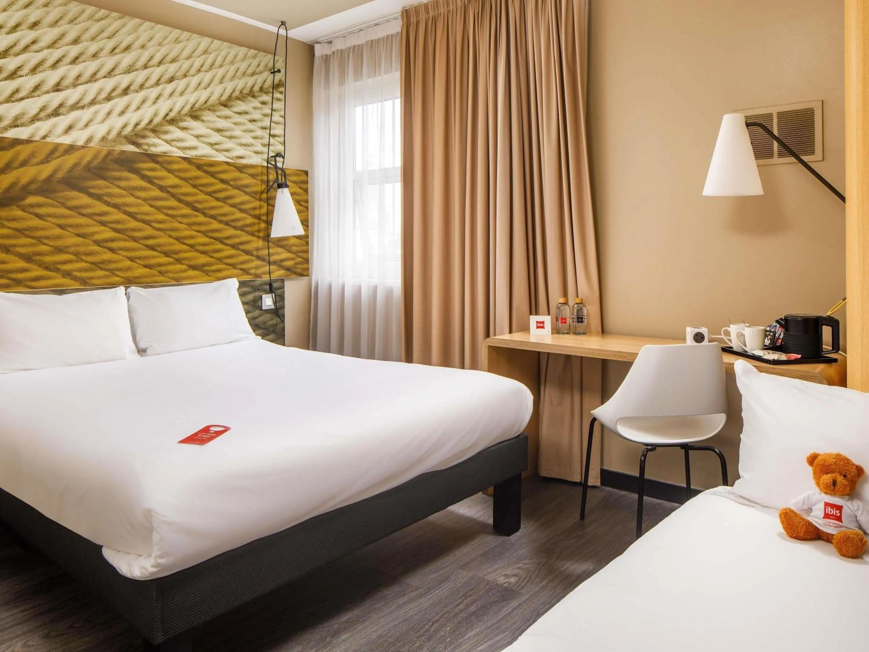 Bedroom, Bed in ibis London Greenwich