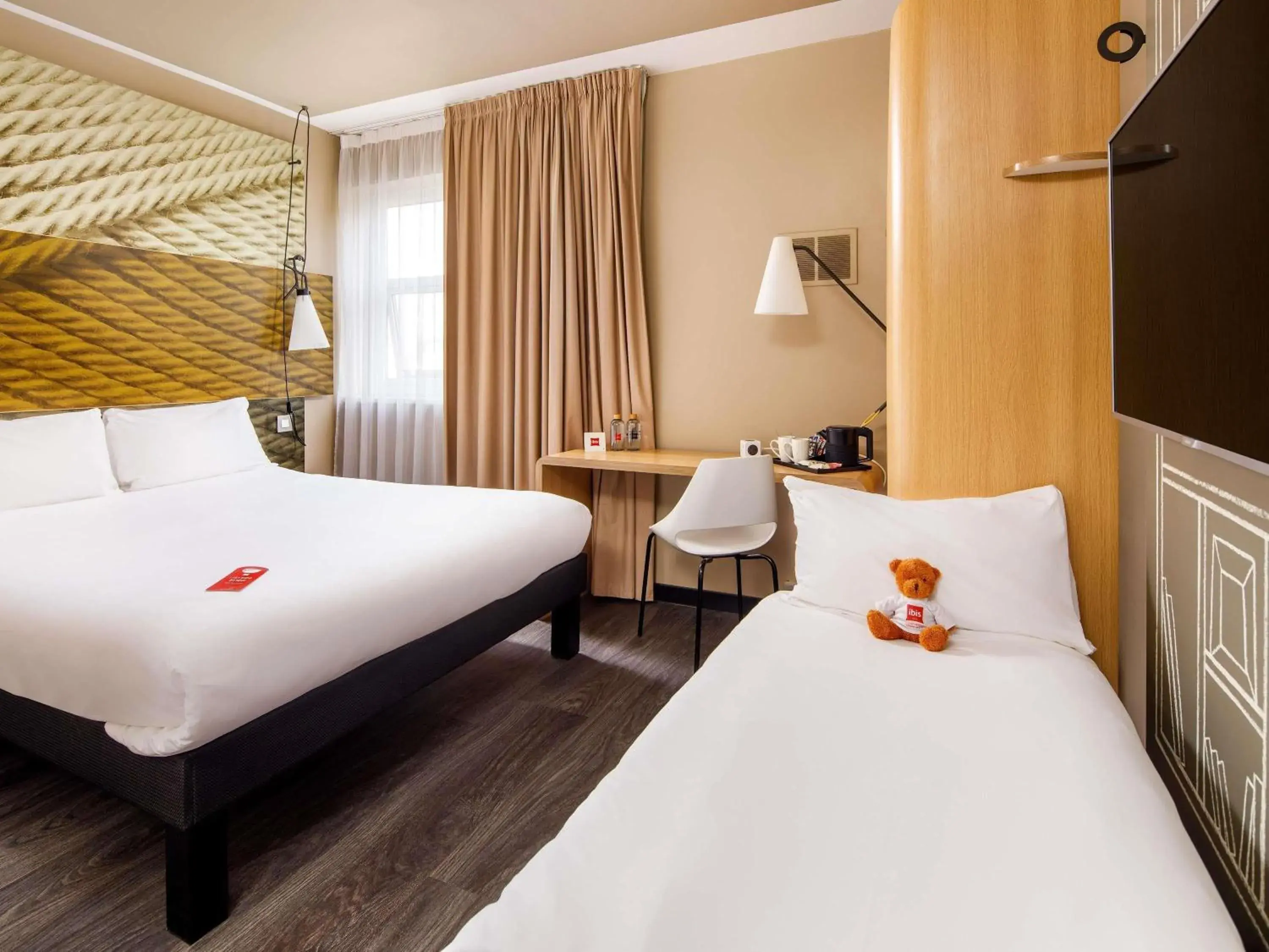 Bedroom, Bed in ibis London Greenwich Bedroom, Bed in ibis London Greenwich