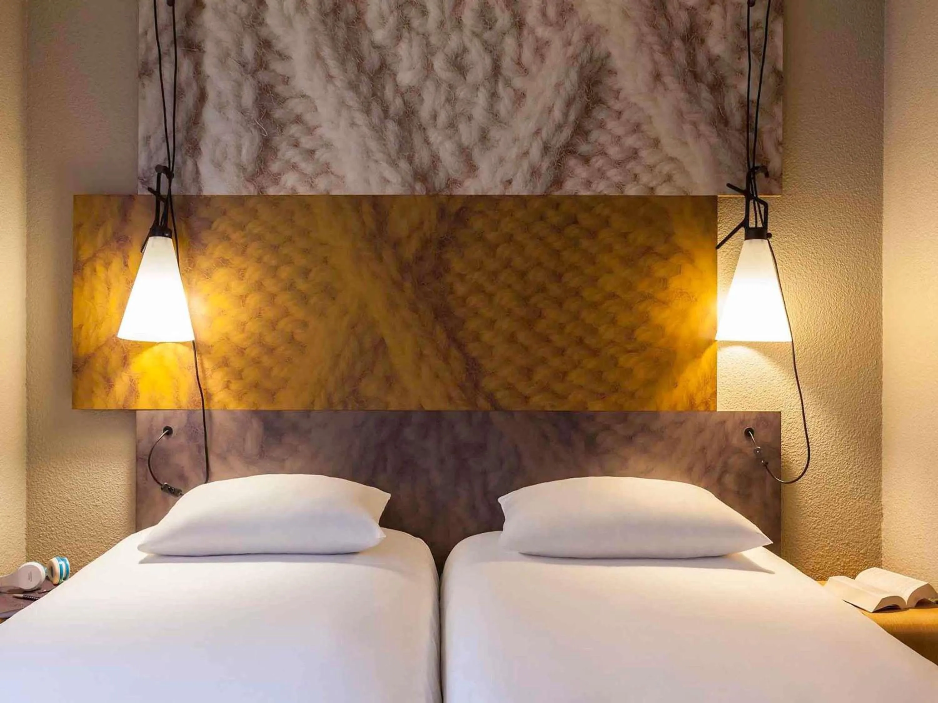 Bedroom, Bed in ibis London Greenwich