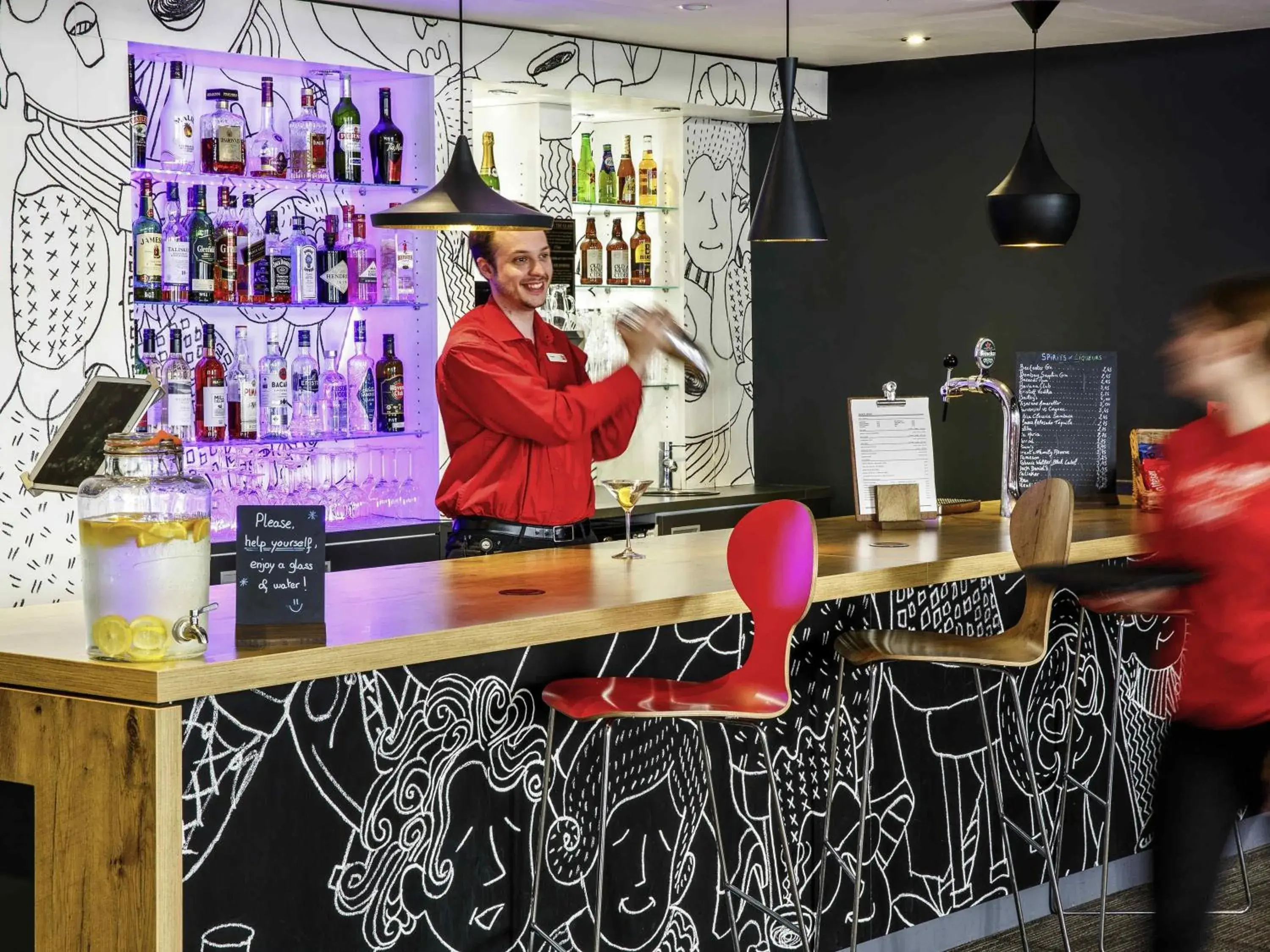 Lounge or bar in ibis London Greenwich Lounge or bar in ibis London Greenwich