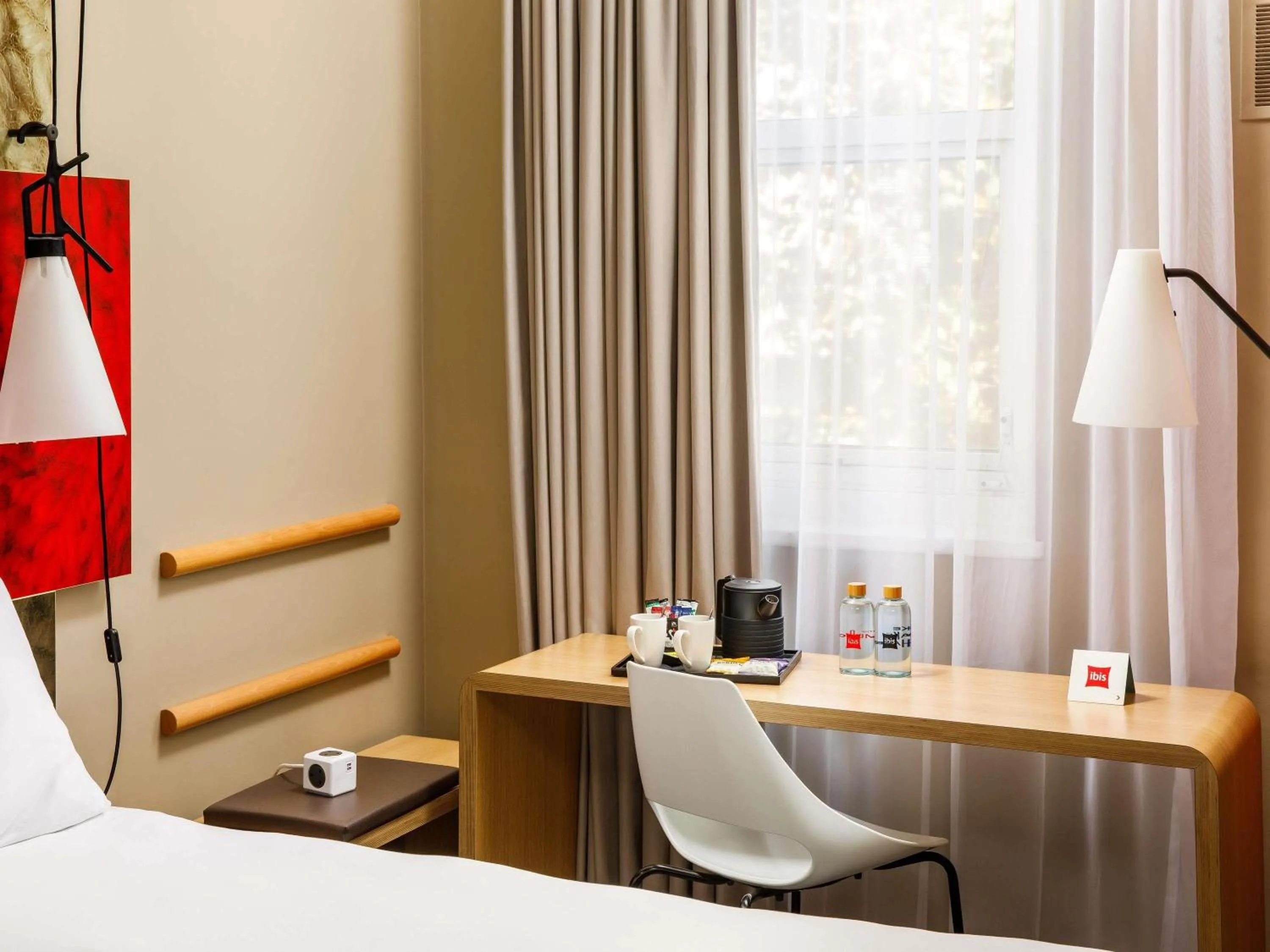 Bedroom, Bed in ibis London Greenwich