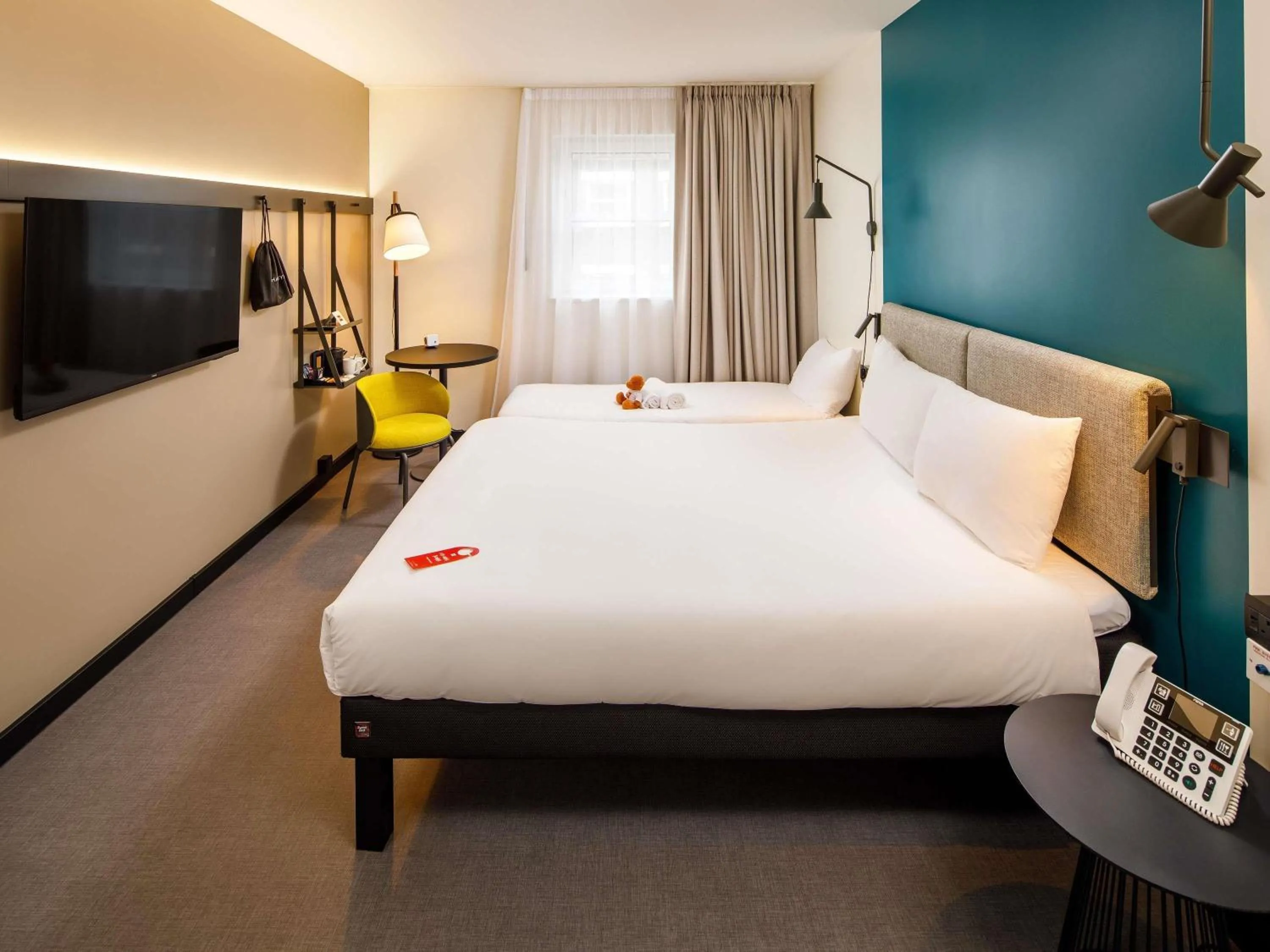 Bedroom, Bed in ibis London Greenwich