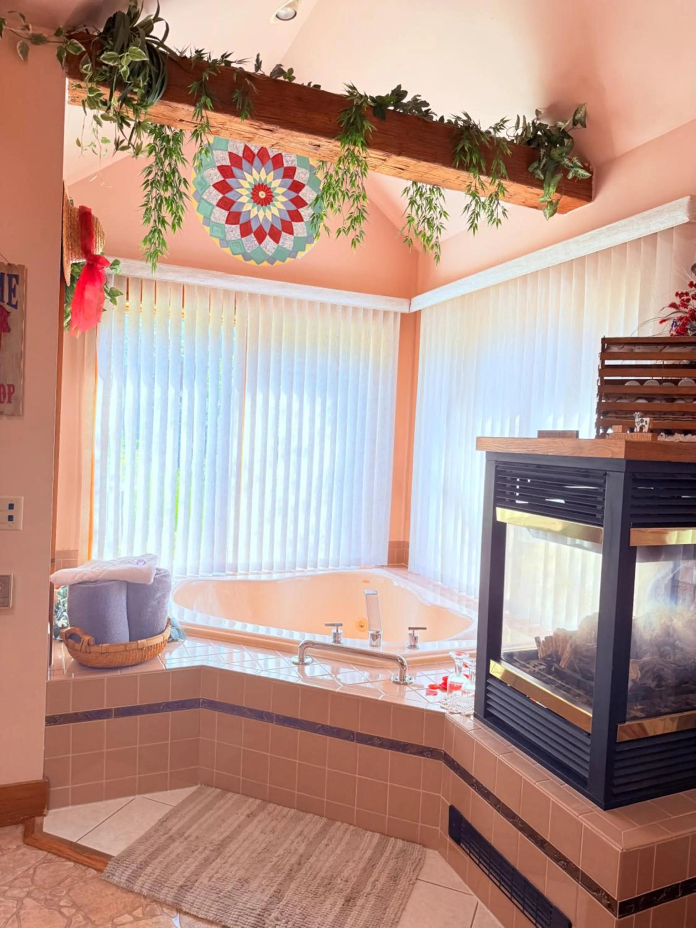 Hot Tub in HIllside Farm B & B