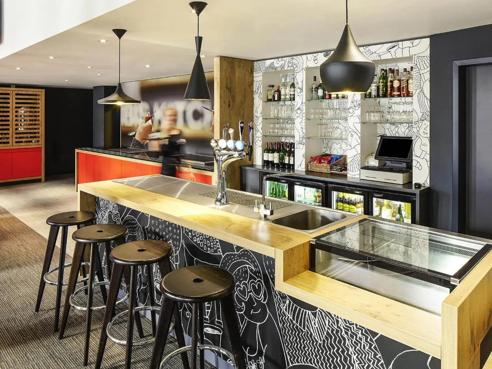 Lounge or bar in ibis London Stratford Lounge or bar in ibis London Stratford