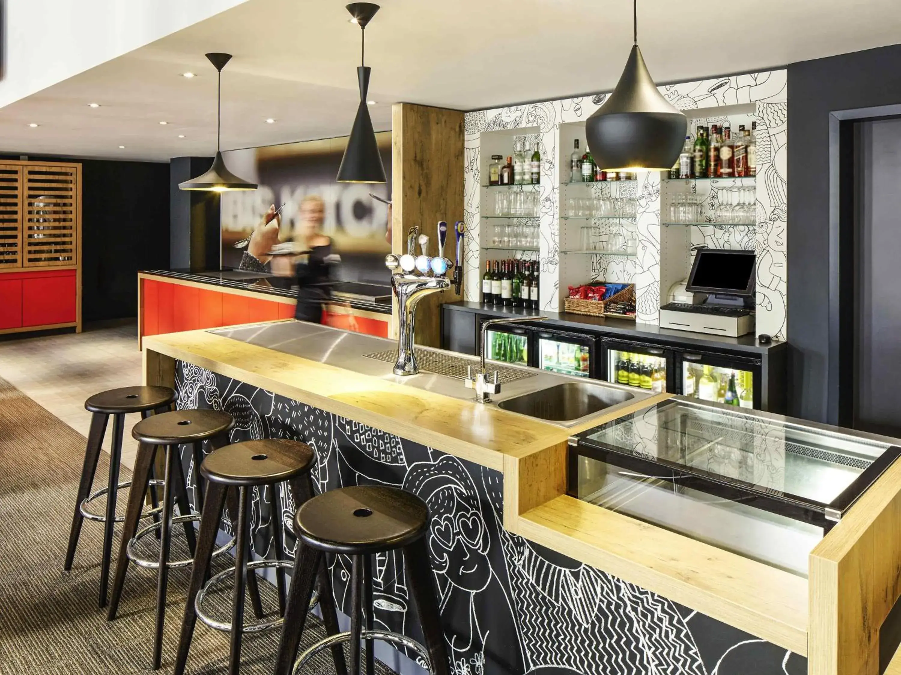 Lounge or bar in ibis London Stratford Lounge or bar in ibis London Stratford