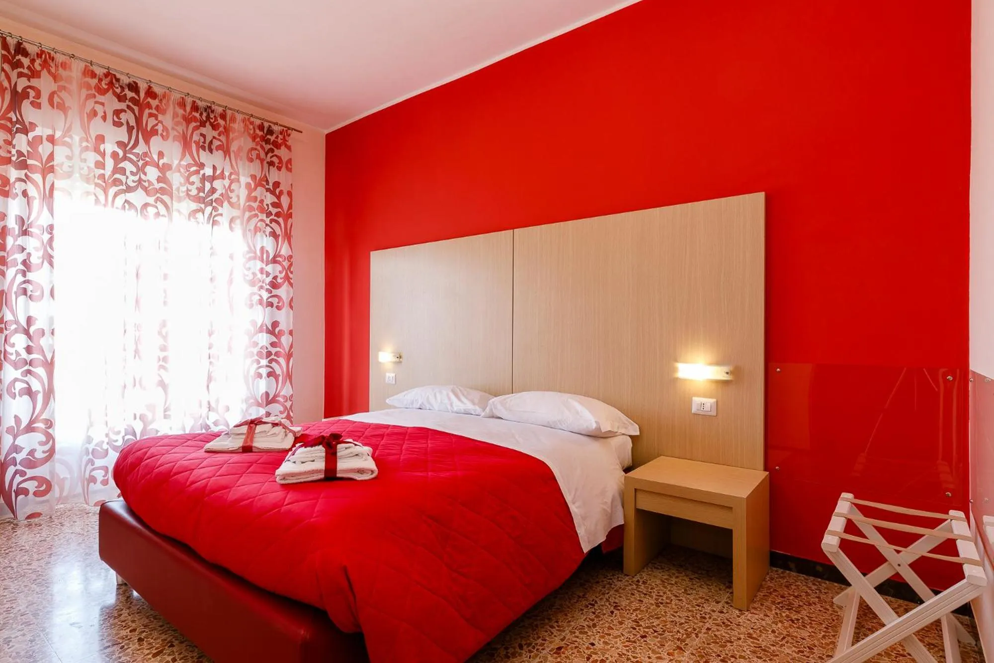 Bed in La Locomotiva Rooms