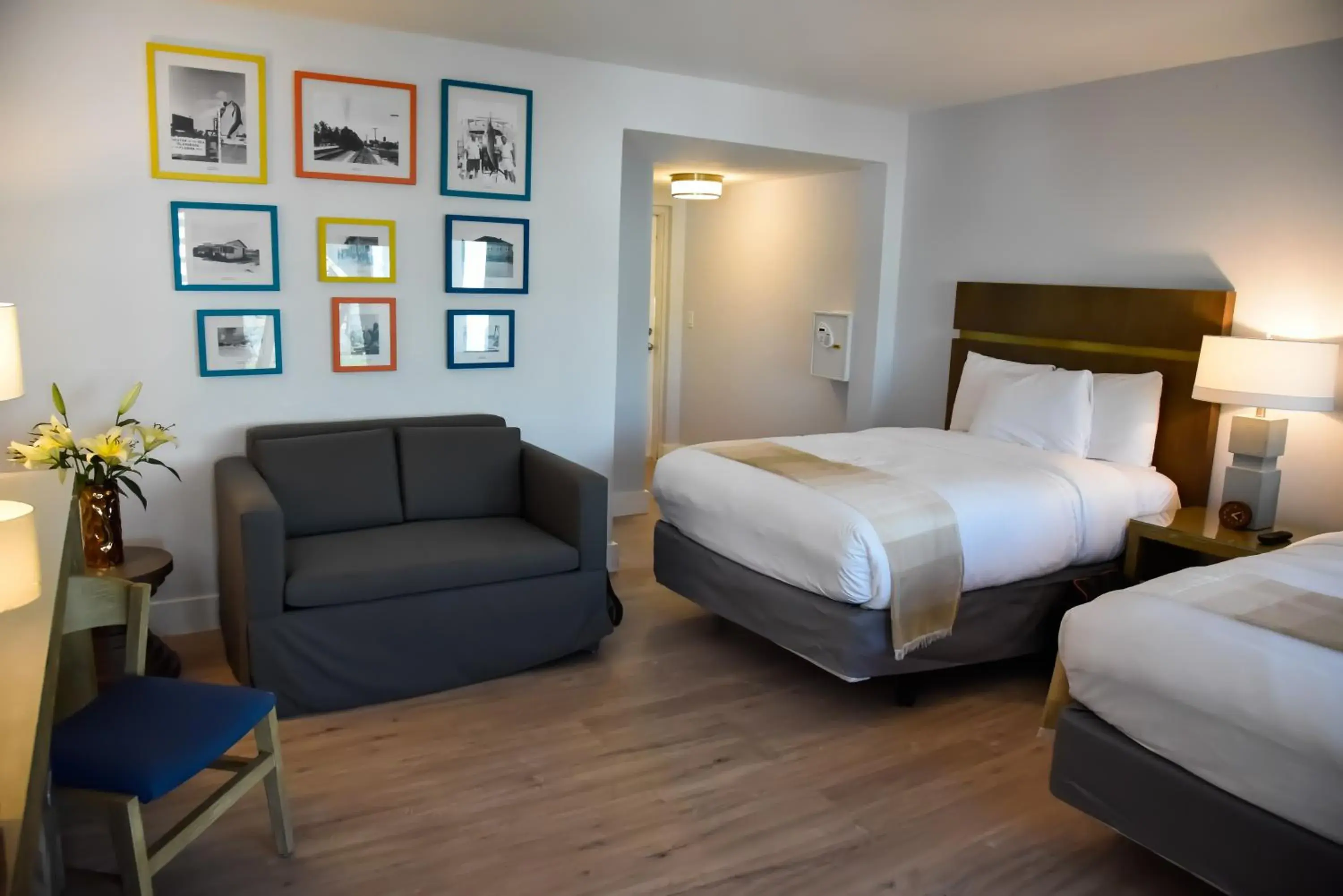 Photo of the whole room, Bed in Sunset Inn Photo of the whole room, Bed in Sunset Inn