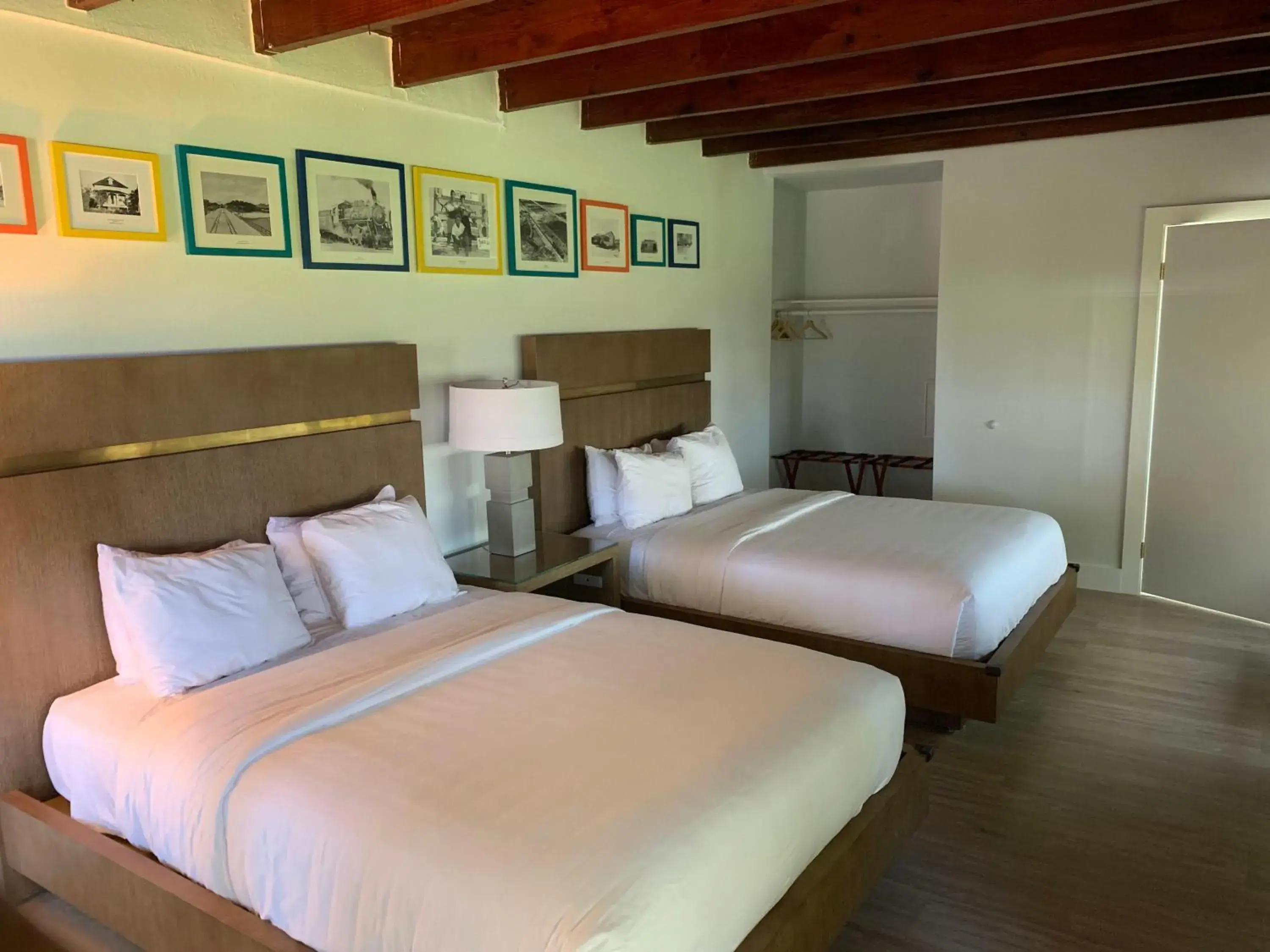 Bedroom, Bed in Sunset Inn Bedroom, Bed in Sunset Inn