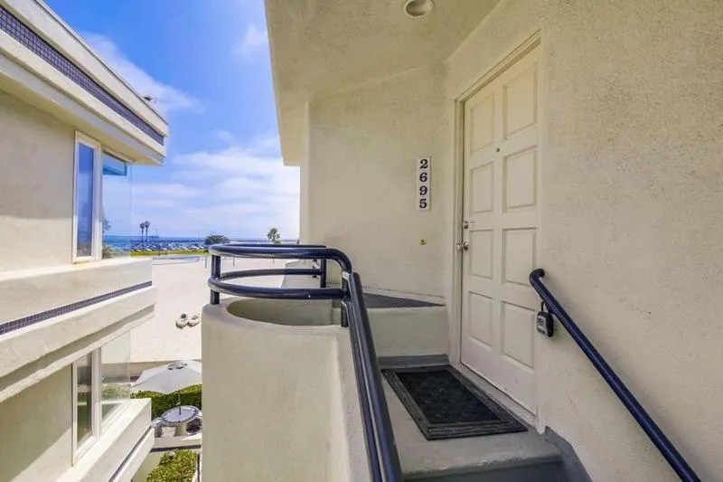 Property building in 125-Fun In The Sun Penthouse