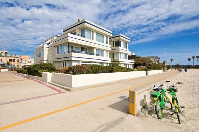 Property building in 125-Fun In The Sun Penthouse