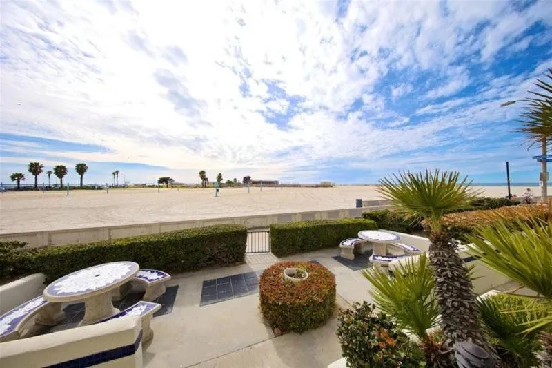 Property building in 125-Fun In The Sun Penthouse