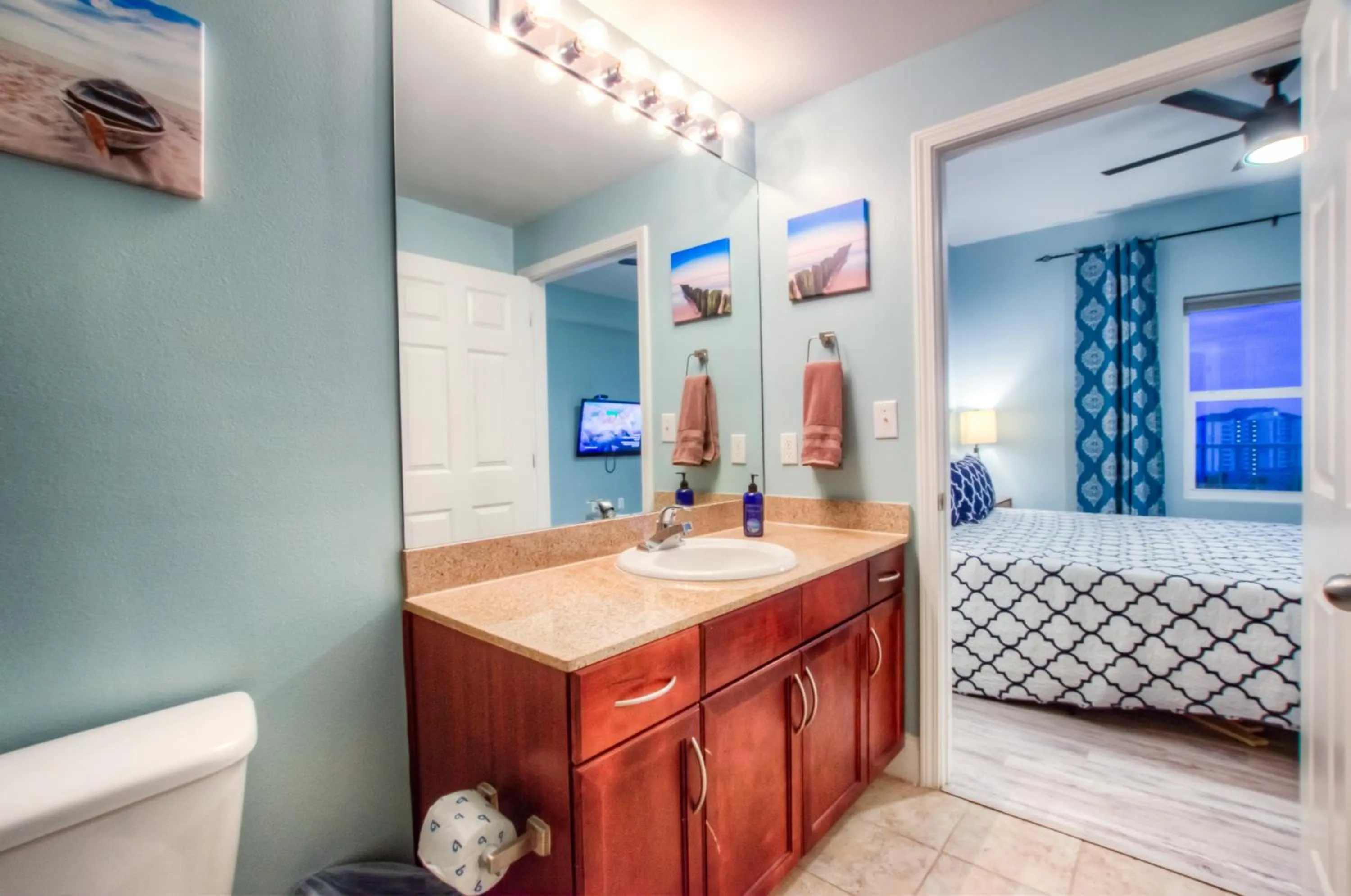 Laketown Wharf 1135 By Aneliya