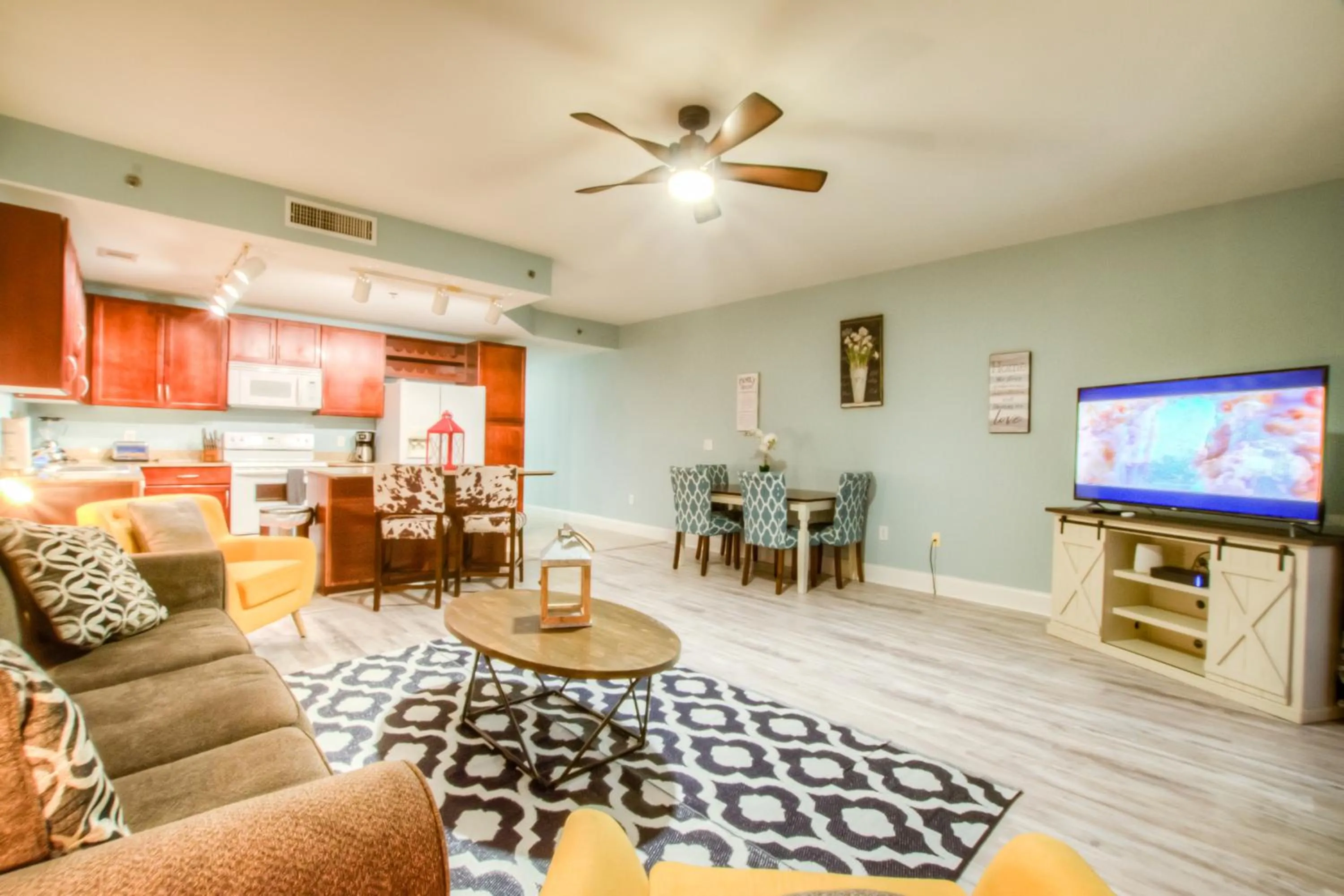 Laketown Wharf 1135 By Aneliya