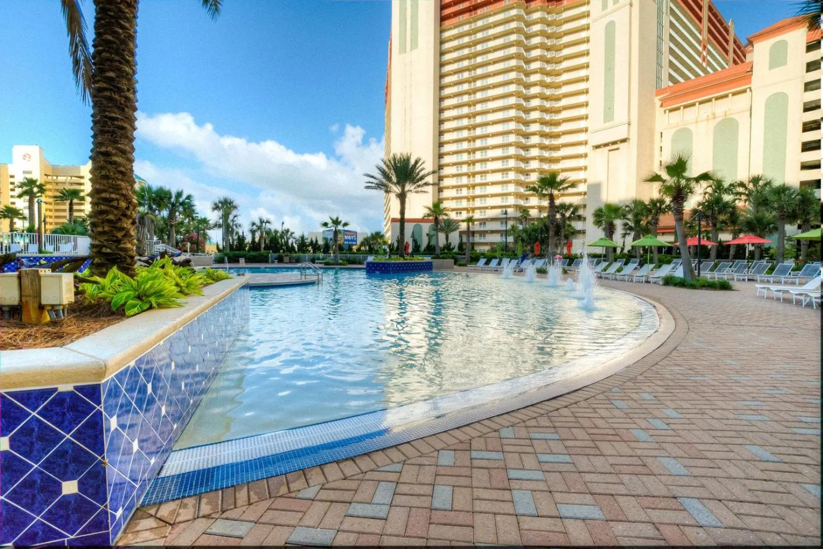 Laketown Wharf 1135 By Aneliya