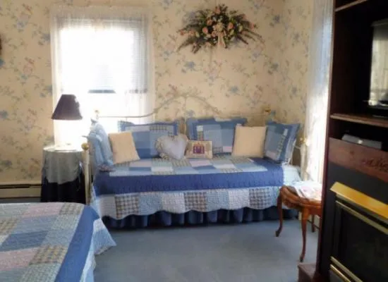 Bed in Belle Aire Mansion Guest House